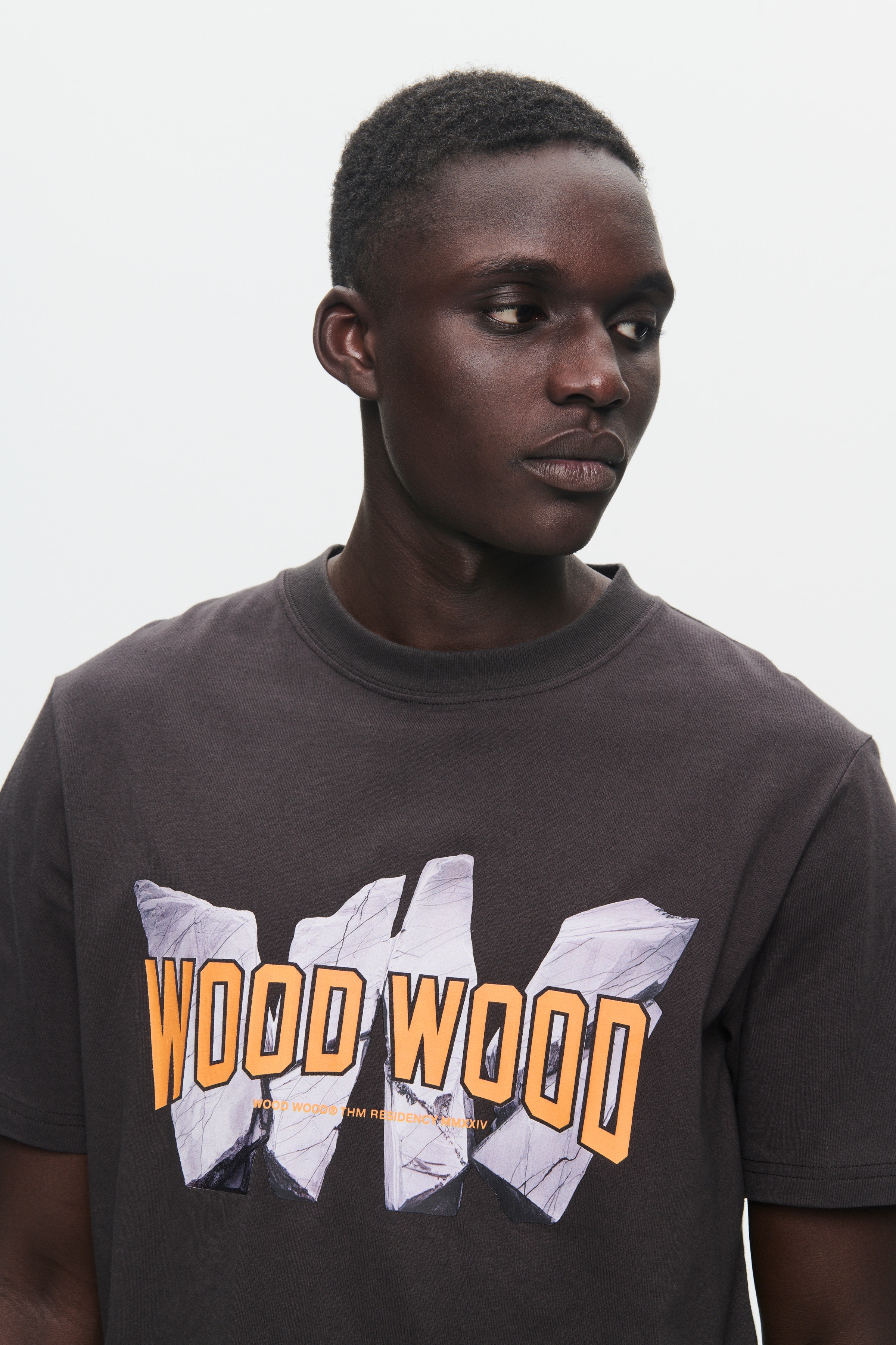 WWBobby T-shirt LOOKBOOK DETAIL 30250413-191102