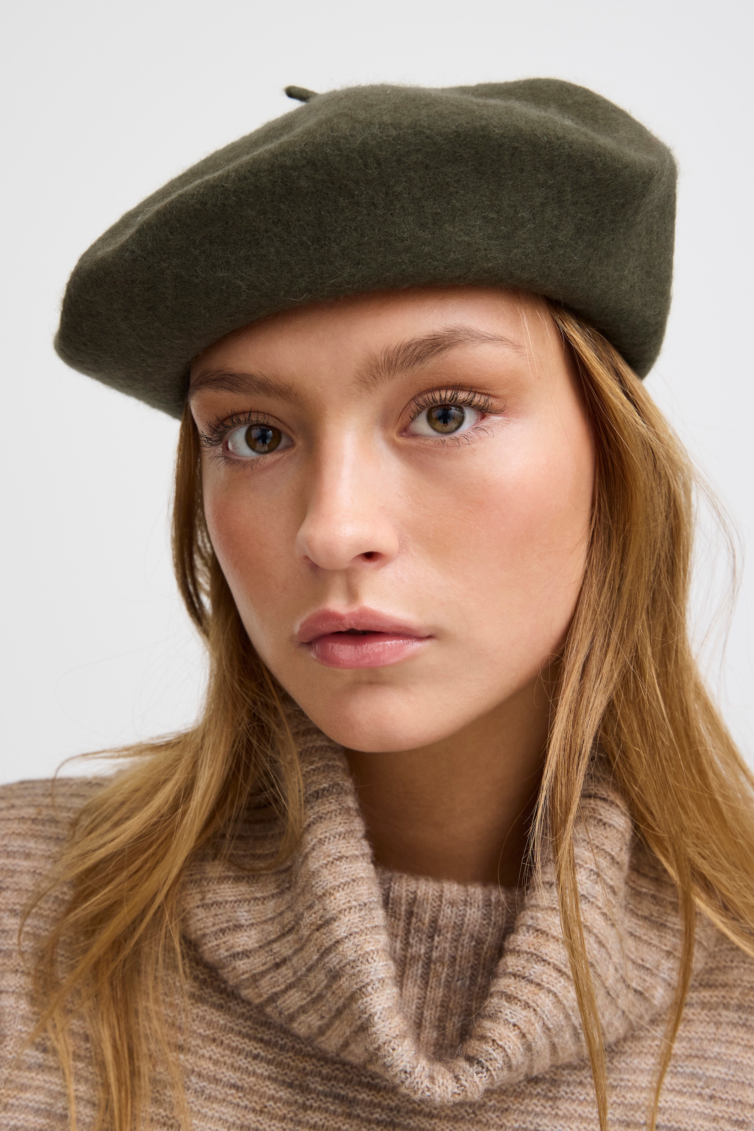 IAALICE Hatt LOOKBOOK FRONT 20115311-190414