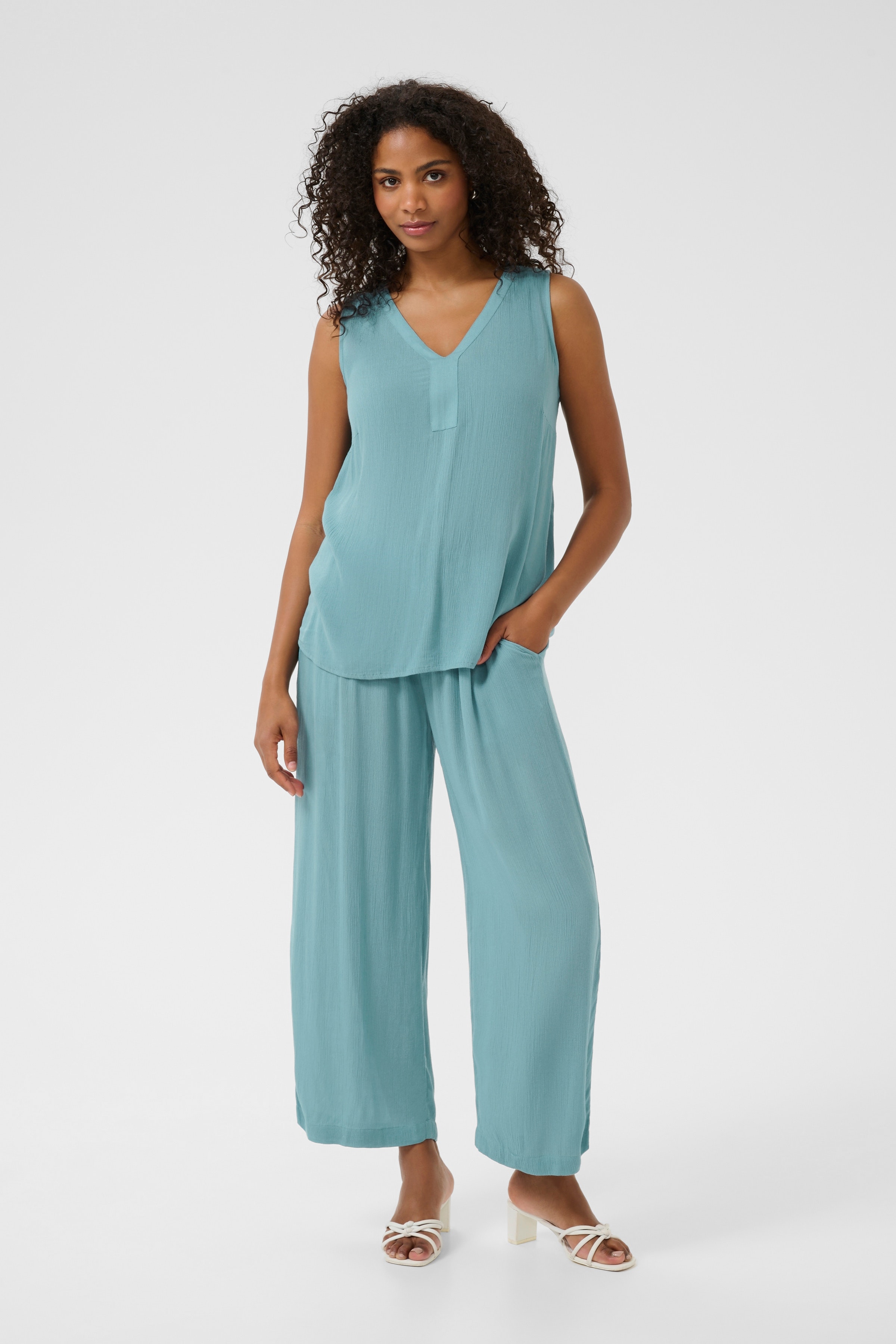 Amber Blouse LOOKBOOK FRONT 501035-174919