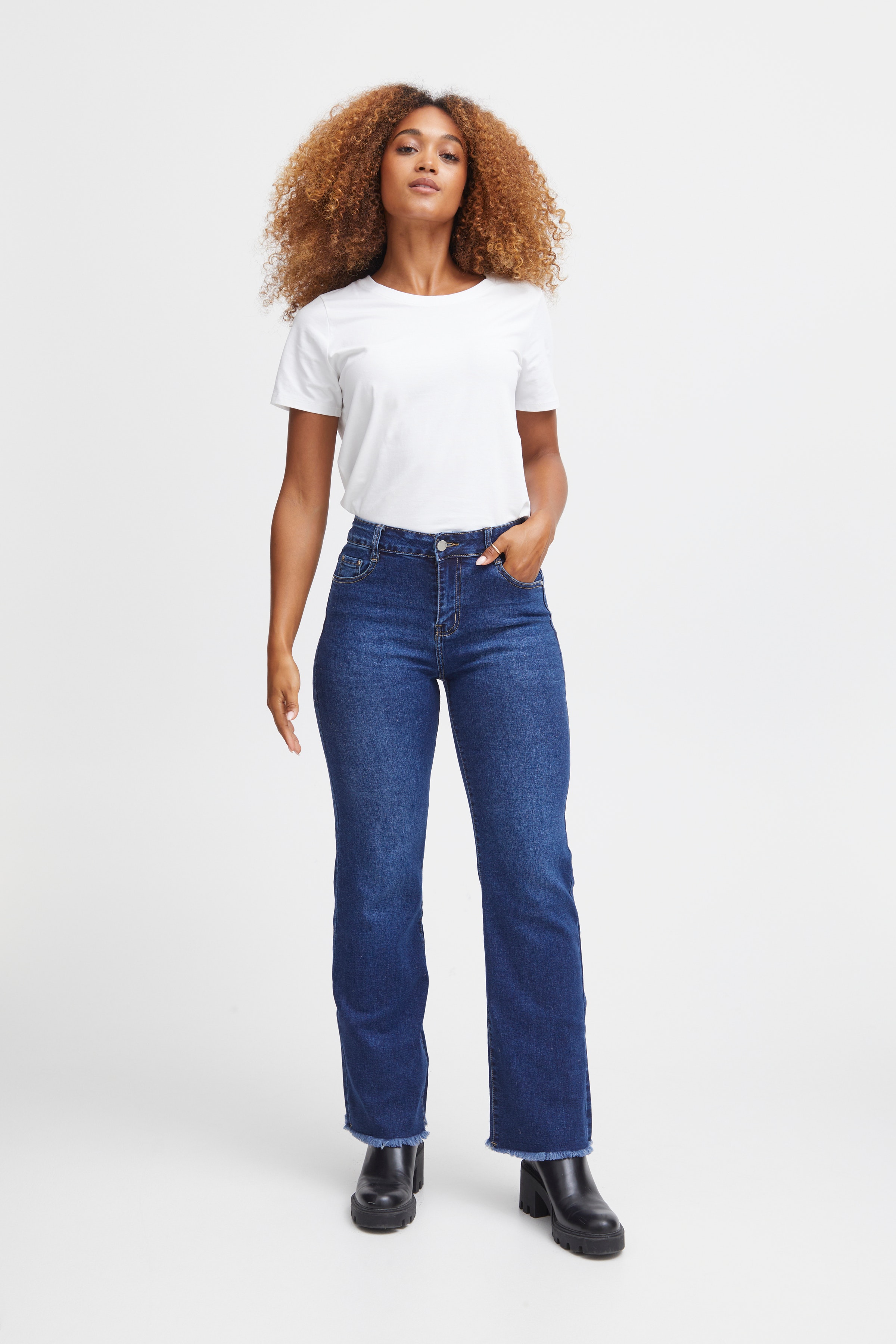 SBFANAS Byxor LOOKBOOK FRONT 22100407-203677