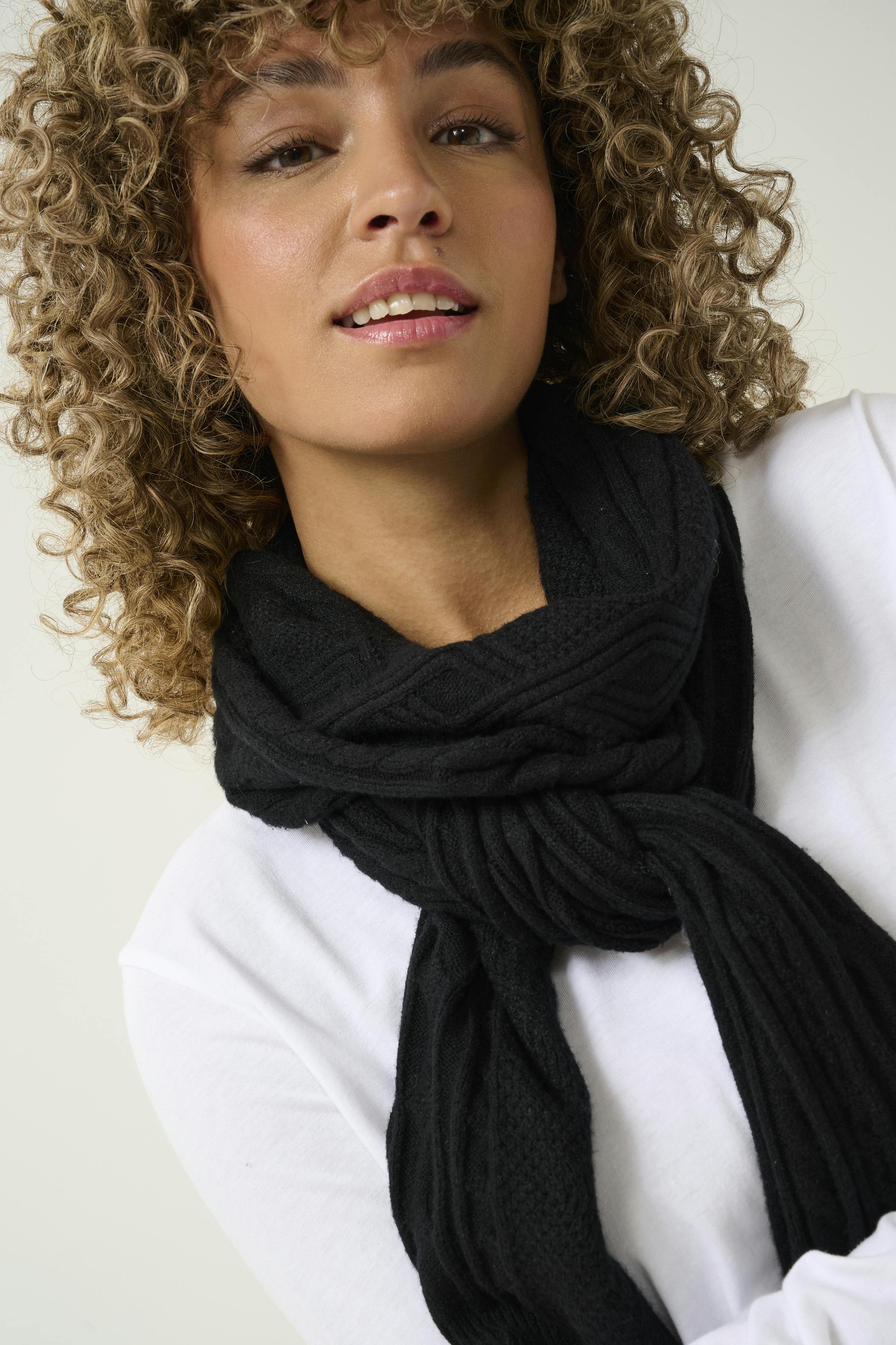 CRDela Scarf LOOKBOOK DETAIL 10612911-100120