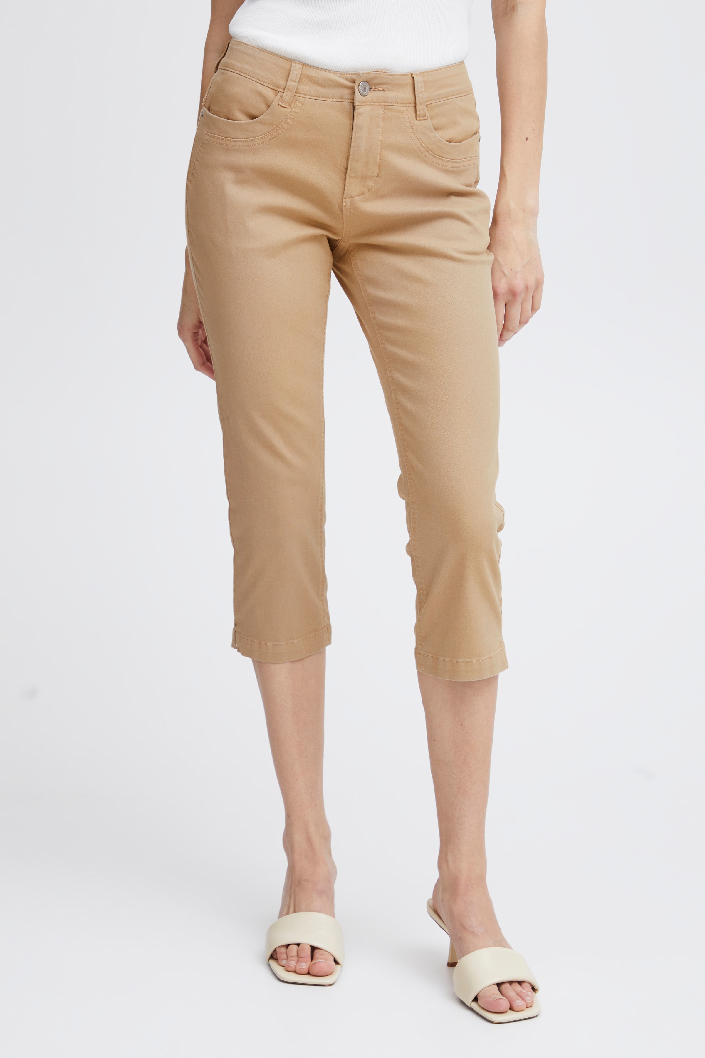 FRFOTWILL Capri bukser LOOKBOOK FRONT 20610424-171312