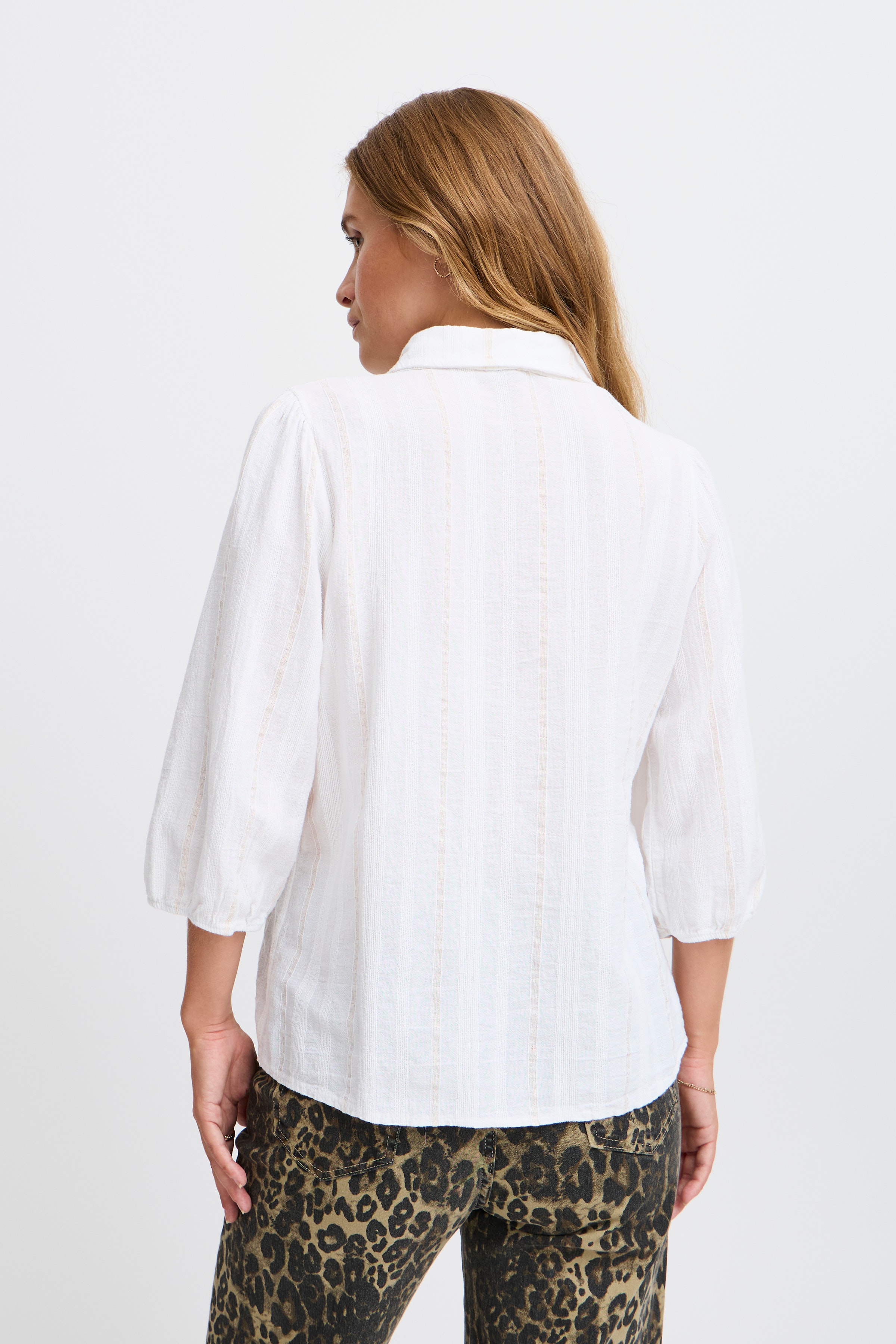 SBGONYA Bluse LOOKBOOK BACK 22100737-110602