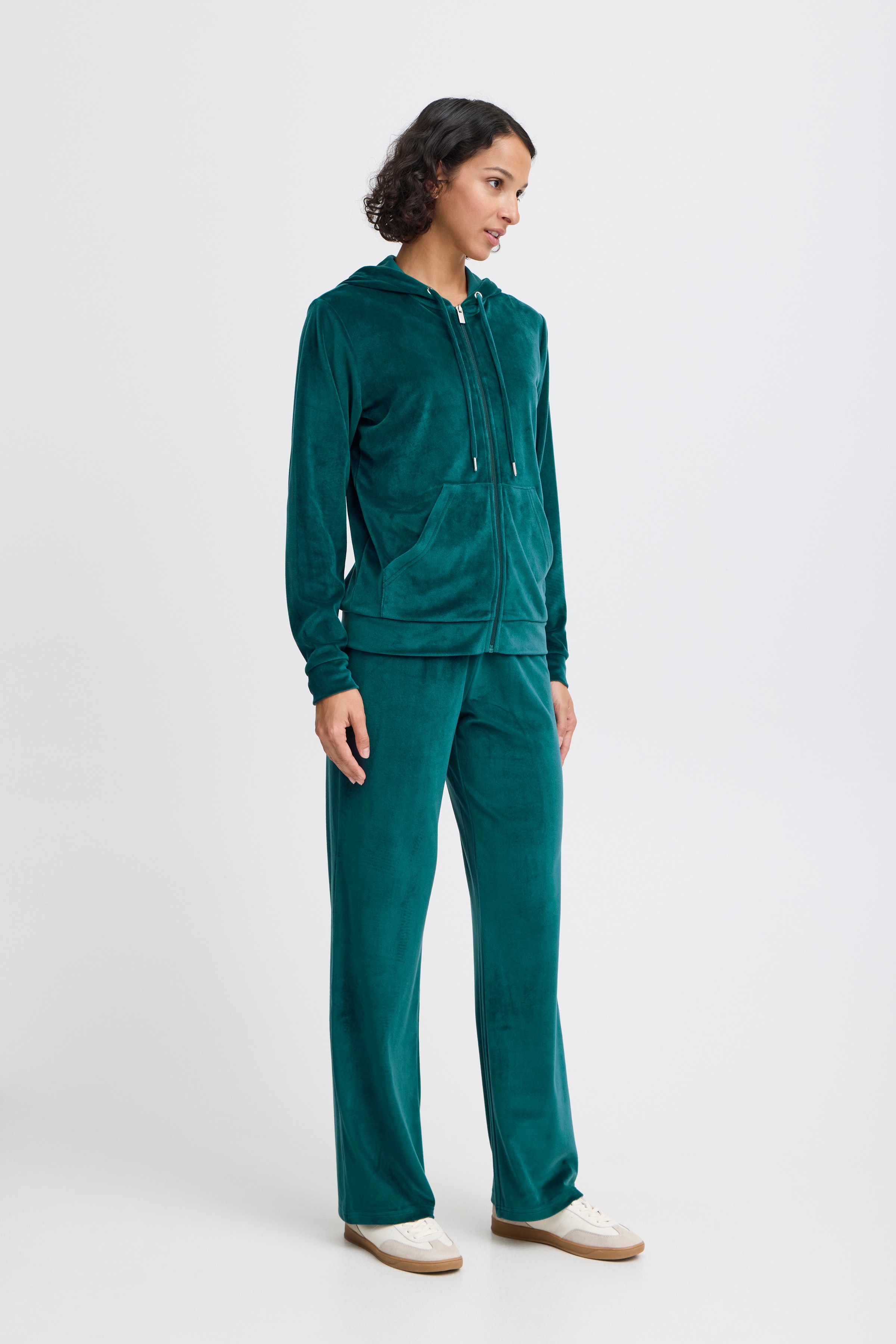 BYSTILLA Veloursett LOOKBOOK FRONT 20816019-195030