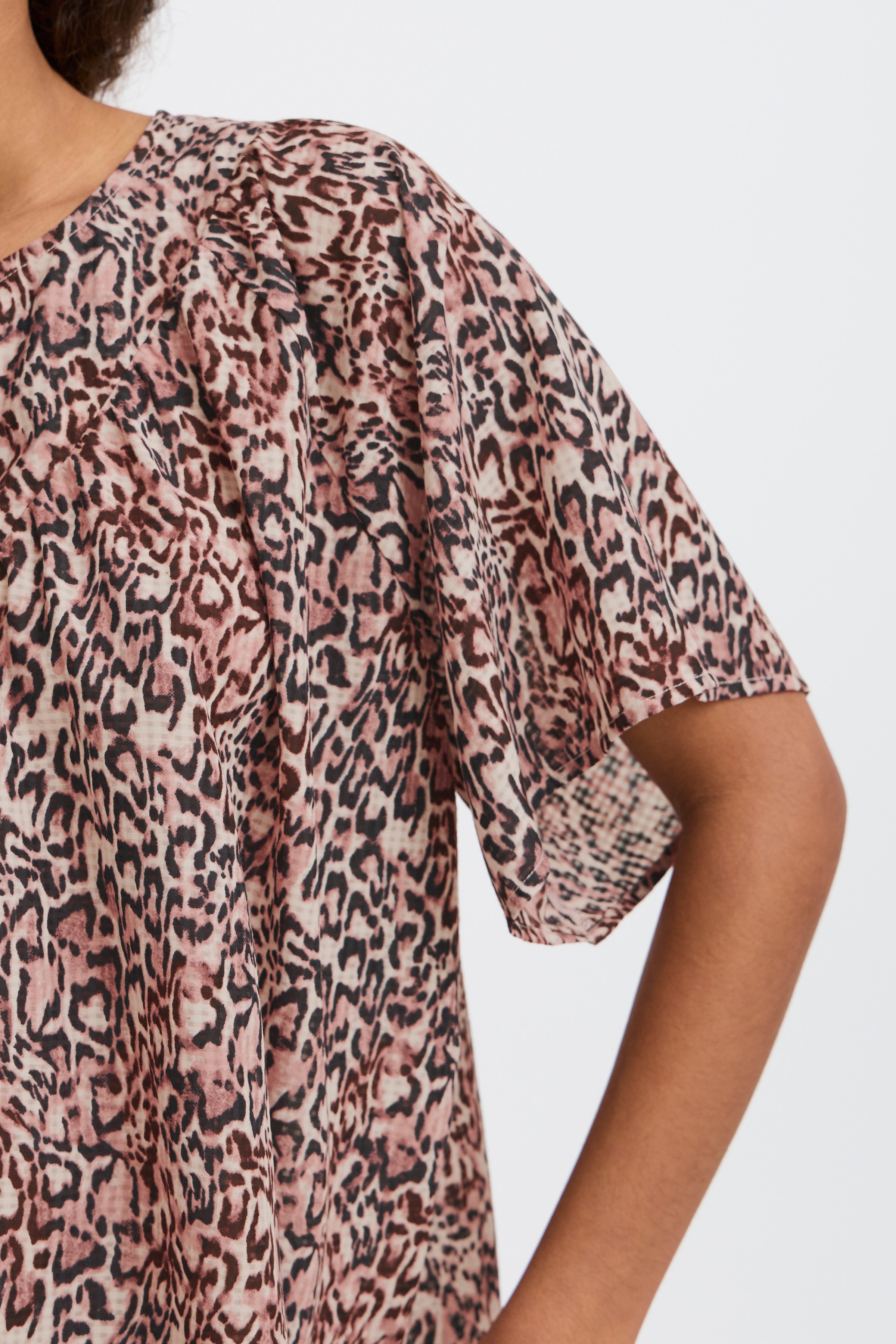 IHSAFARY Kortermet bluse LOOKBOOK DETAIL 20122346-203979