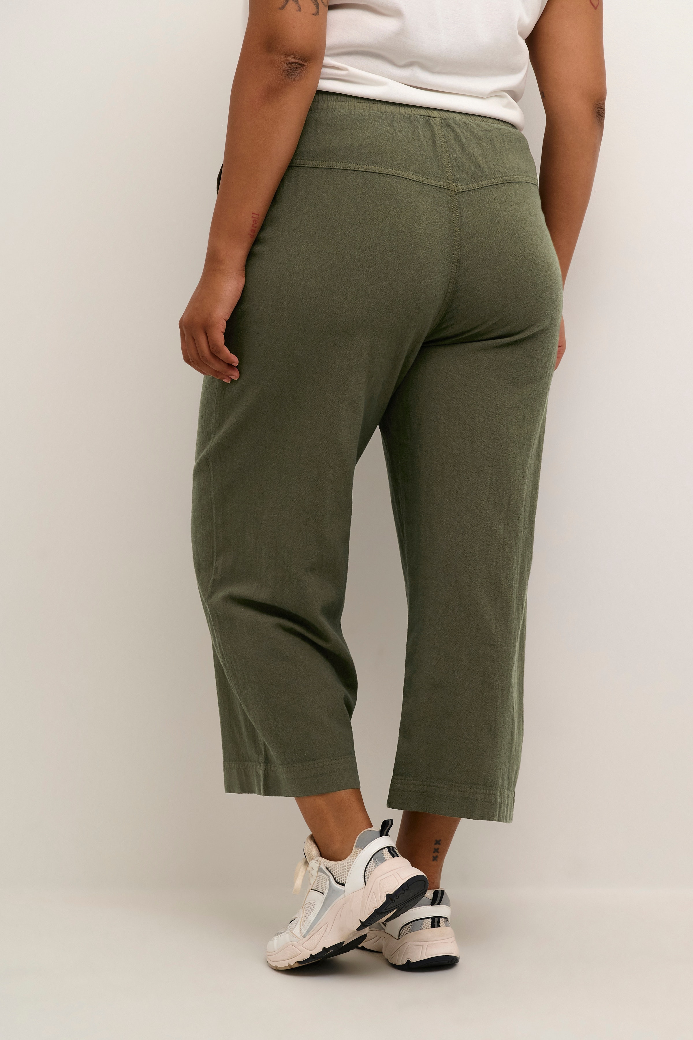 KCnana Trousers LOOKBOOK BACK 10581488-190511