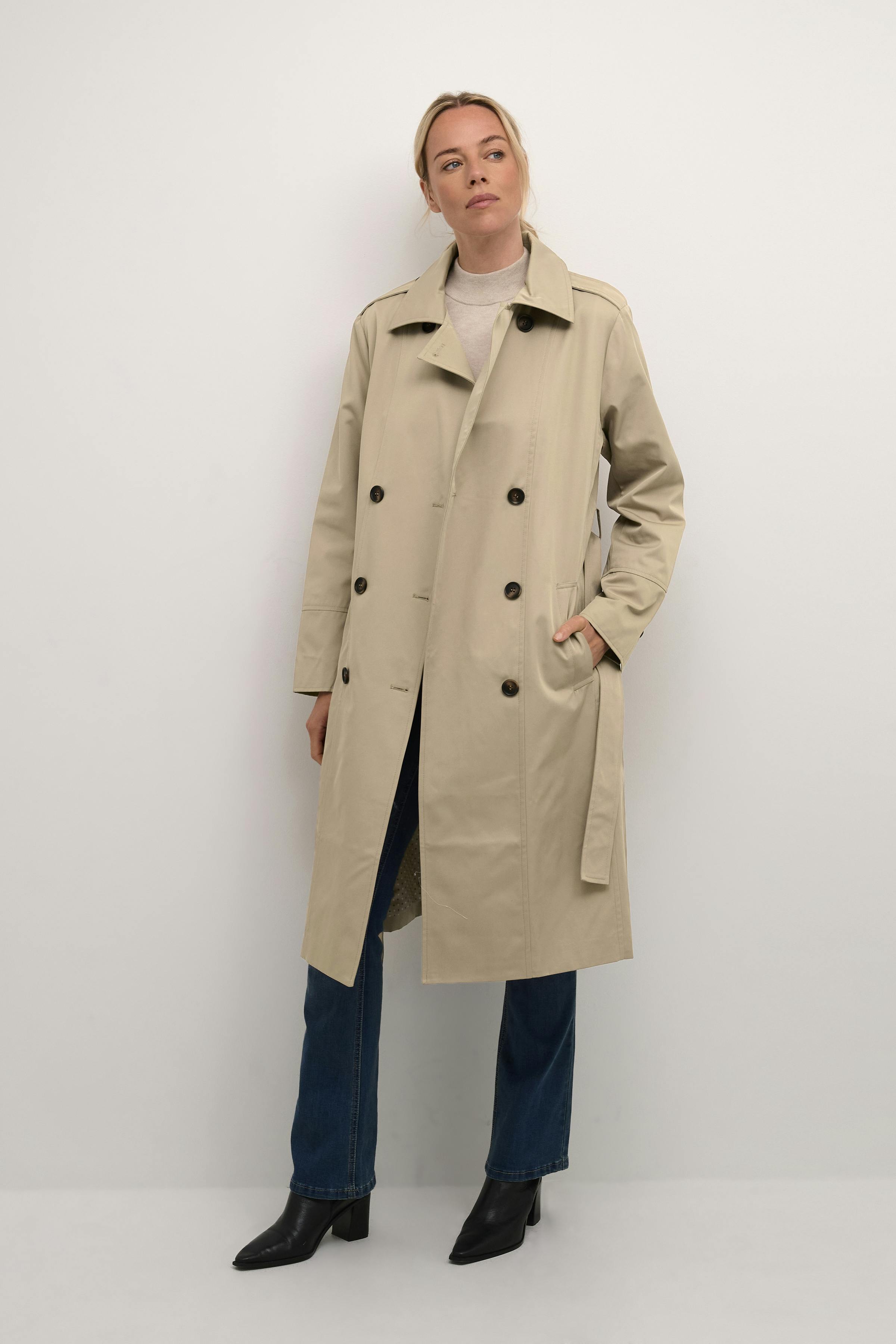 CRNovinna Trenchcoat LOOKBOOK FRONT 10612101-171312