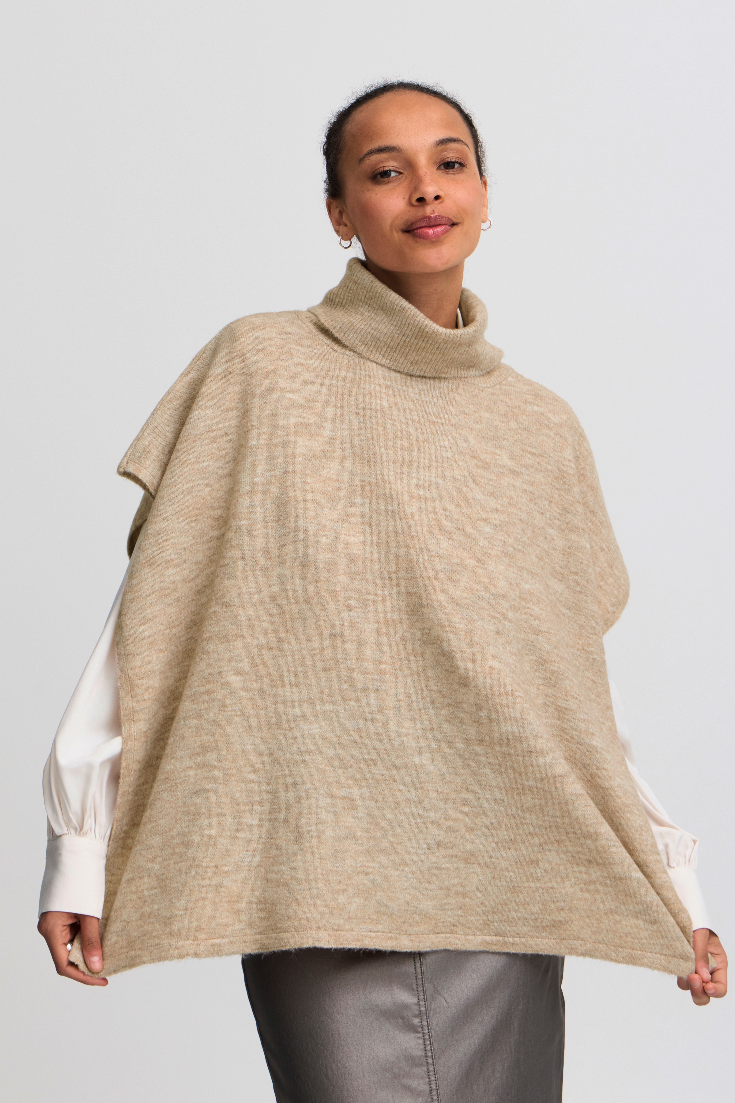 BAVIKSI Poncho LOOKBOOK FRONT 20815441-1407081