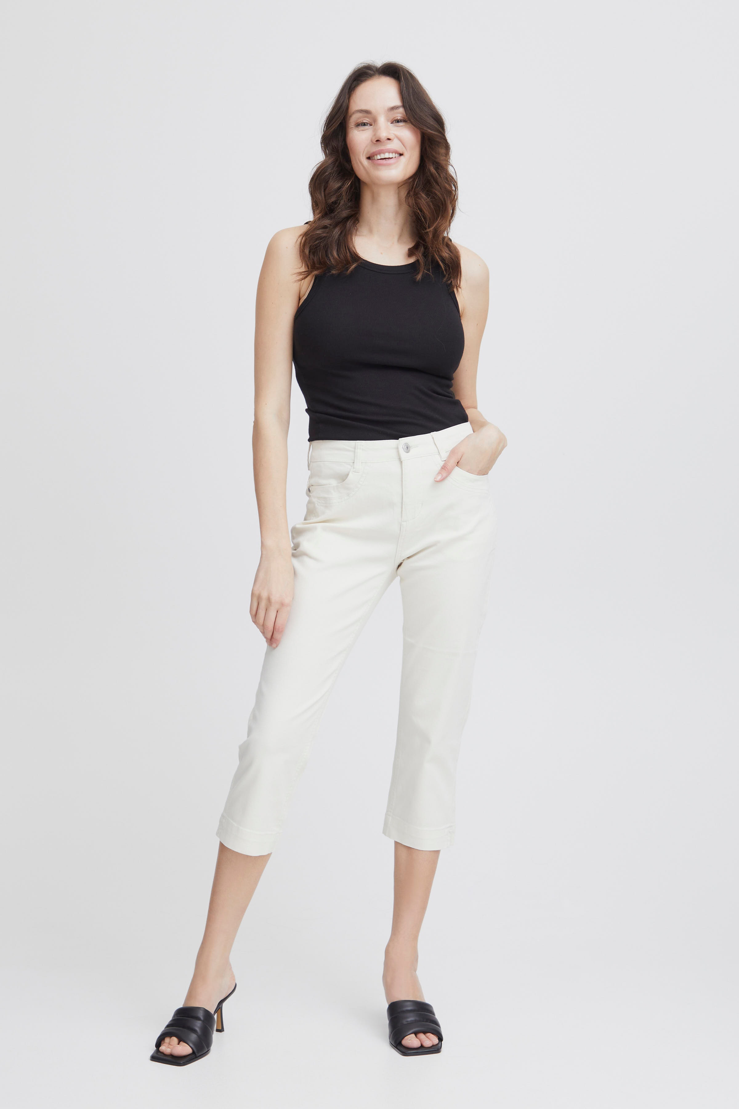 FRFOTWILL Capri pants LOOKBOOK FRONT 20610424-120602