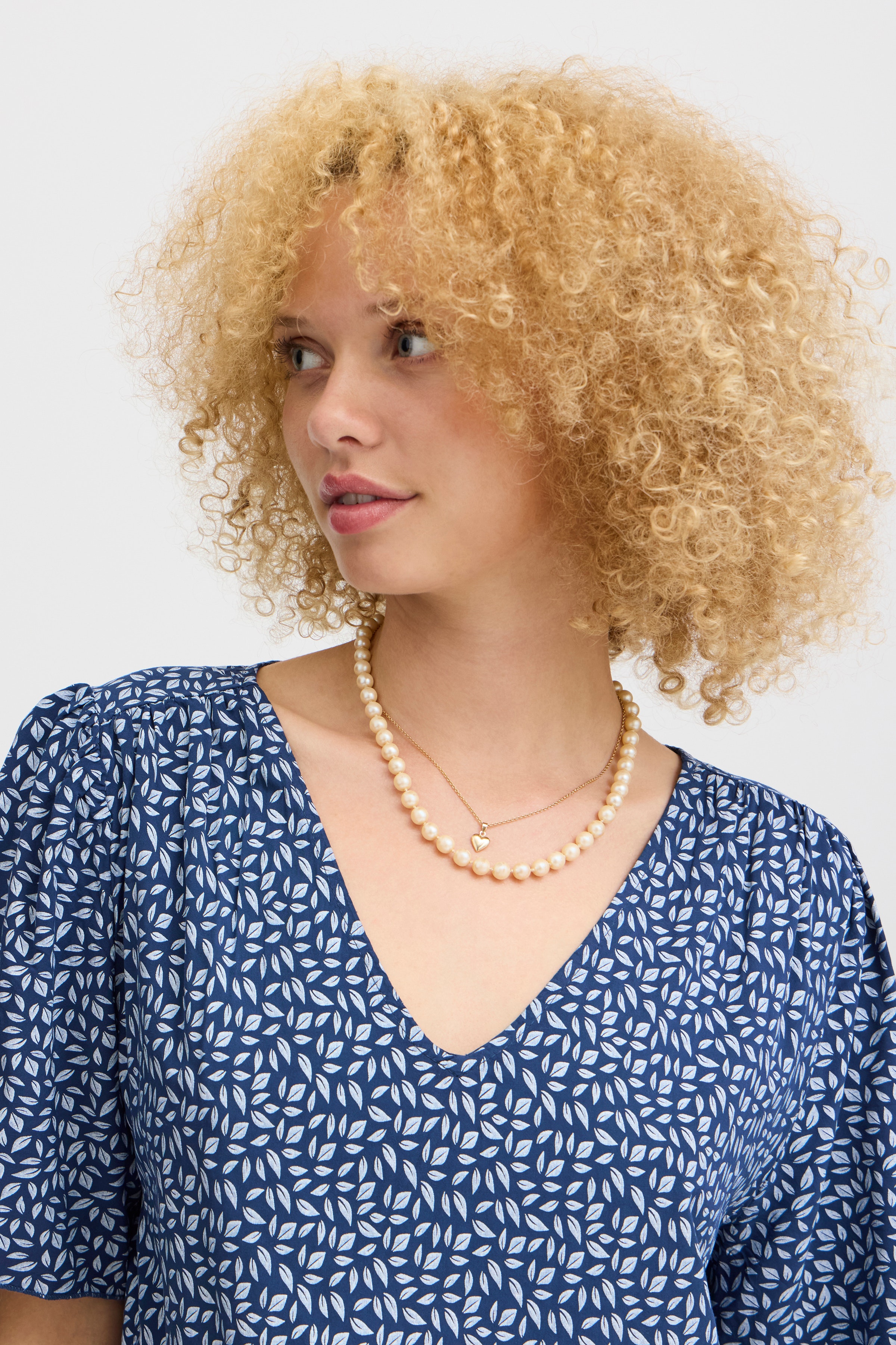 SBGINA Bluse LOOKBOOK DETAIL 22100632-193923
