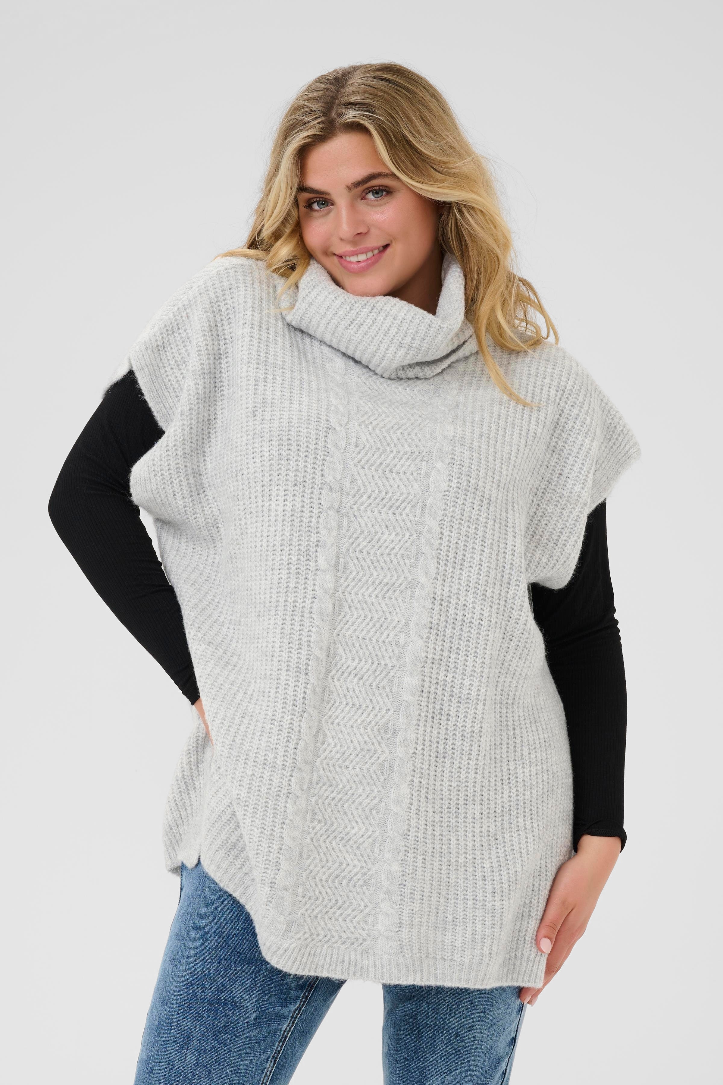 KCmala Poncho LOOKBOOK FRONT 10583504-100123