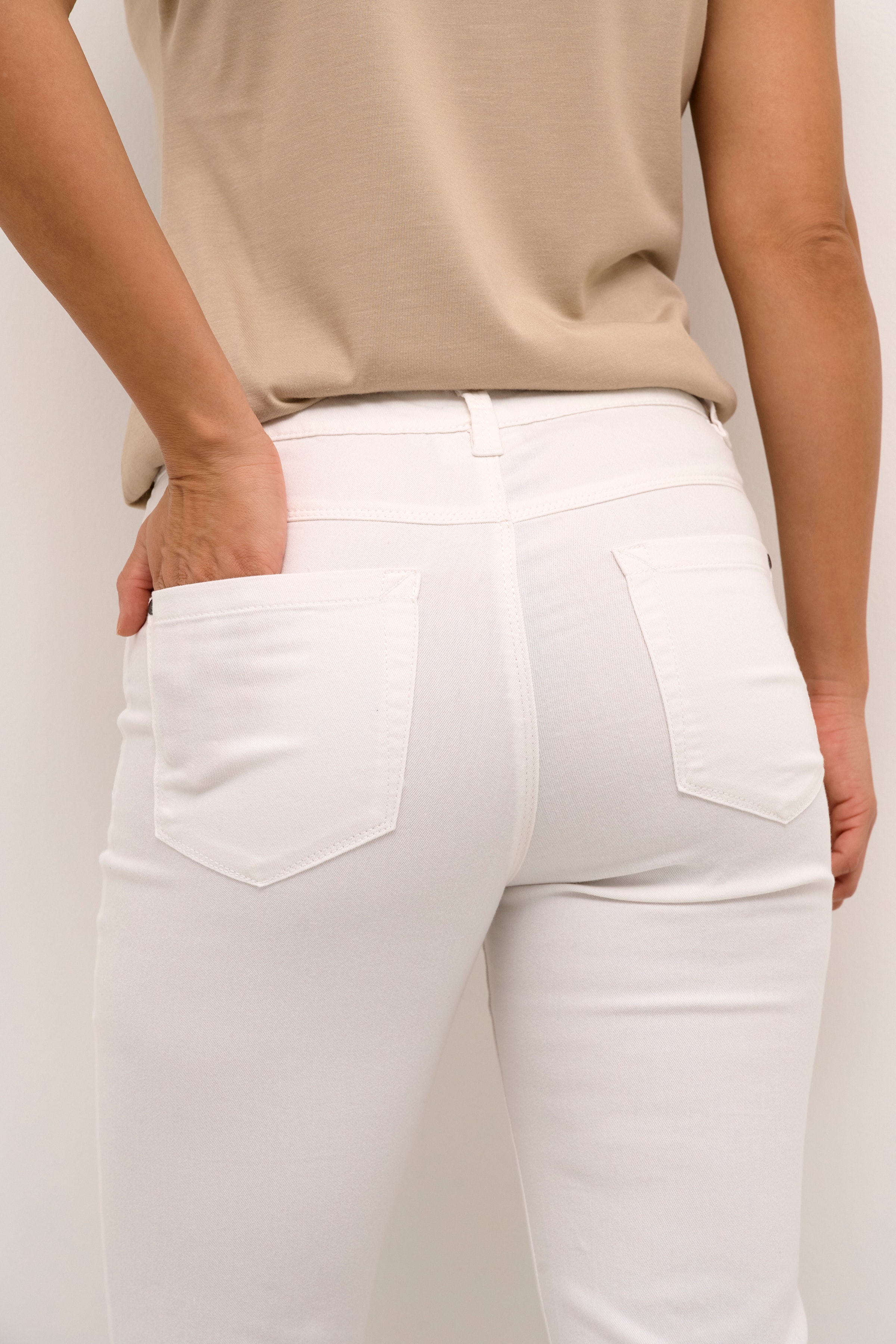 KAzelina Capri bukser LOOKBOOK DETAIL 10506525-110602