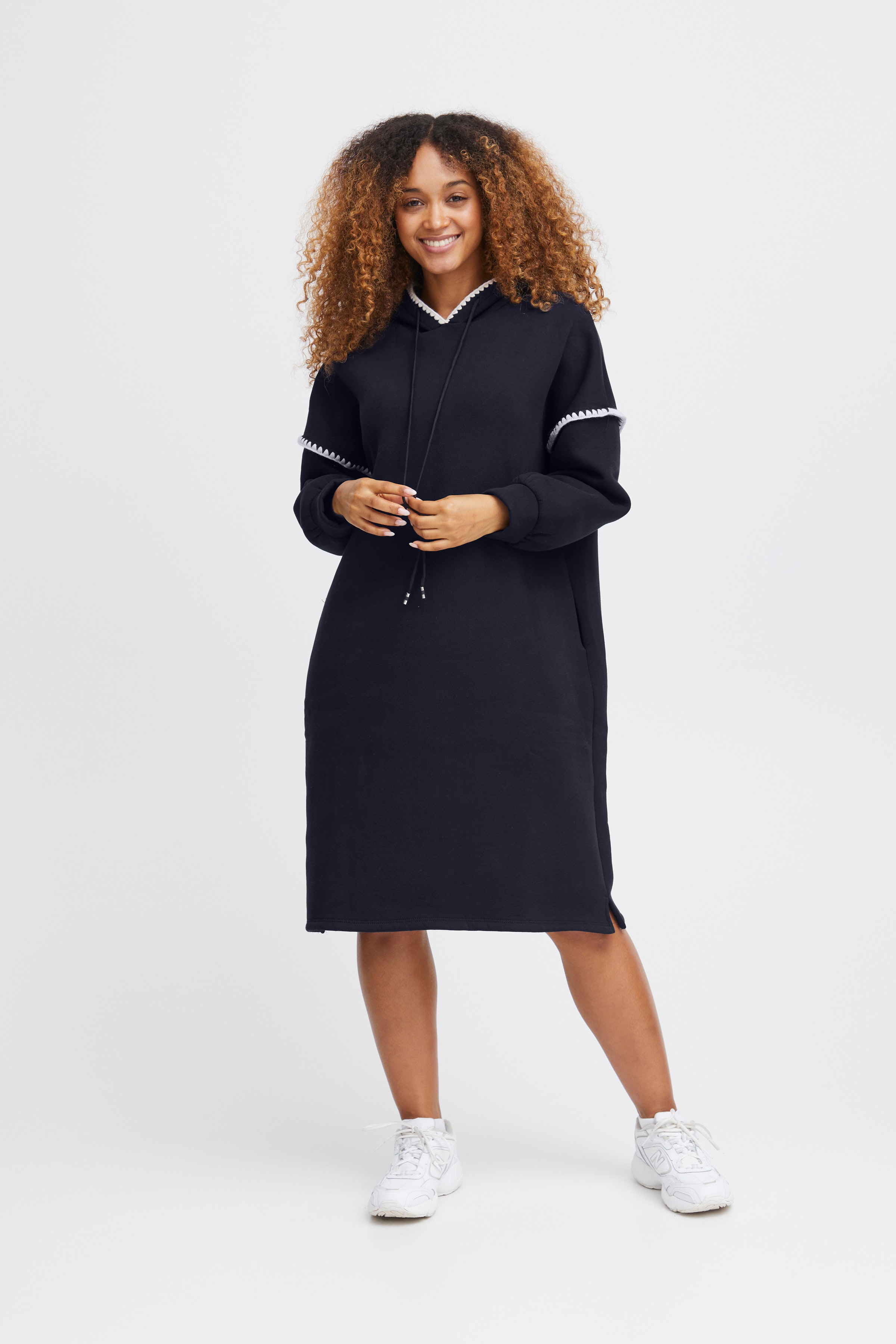 SBTONEY Kjole LOOKBOOK FRONT 22100465-193923