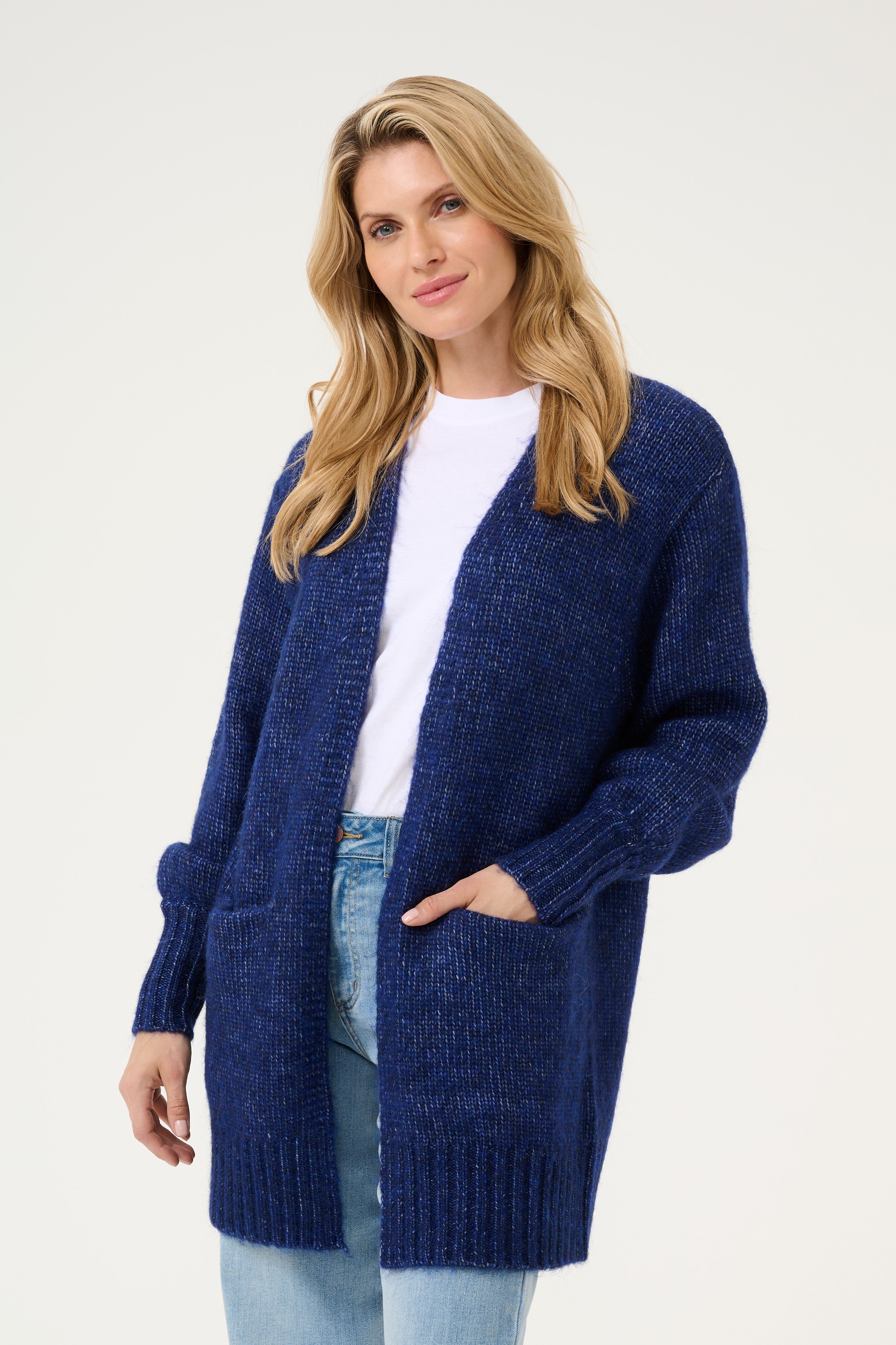 KAtrina Cardigan LOOKBOOK FRONT 10509150-1939421