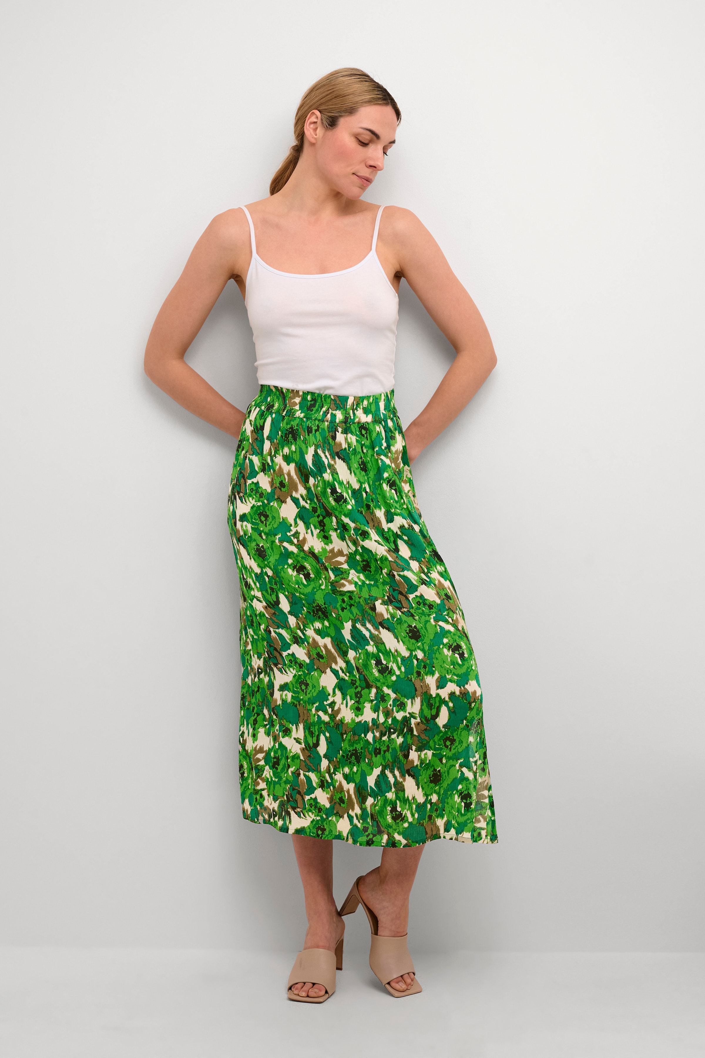 BPulla Skirt LOOKBOOK FRONT 10590457-104505B