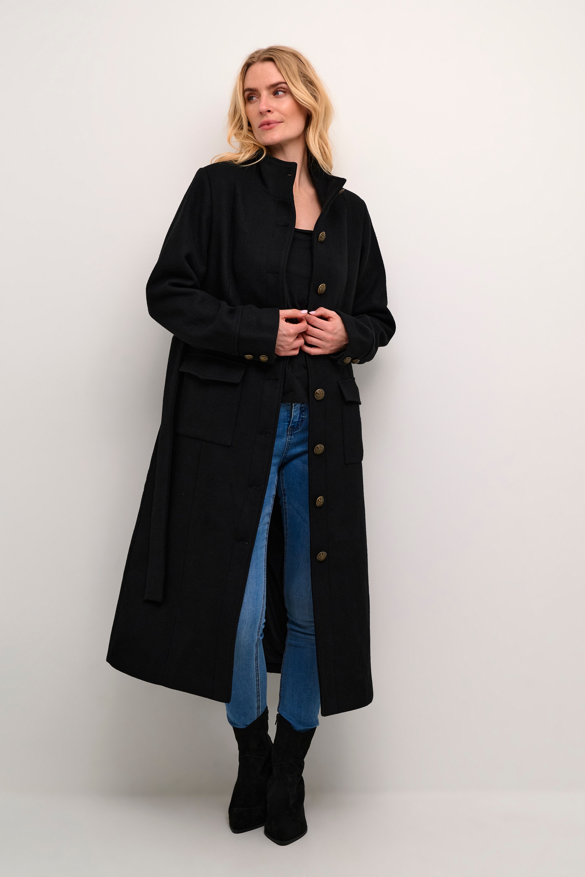 CRTova Coat LOOKBOOK FRONT 10613171-100120