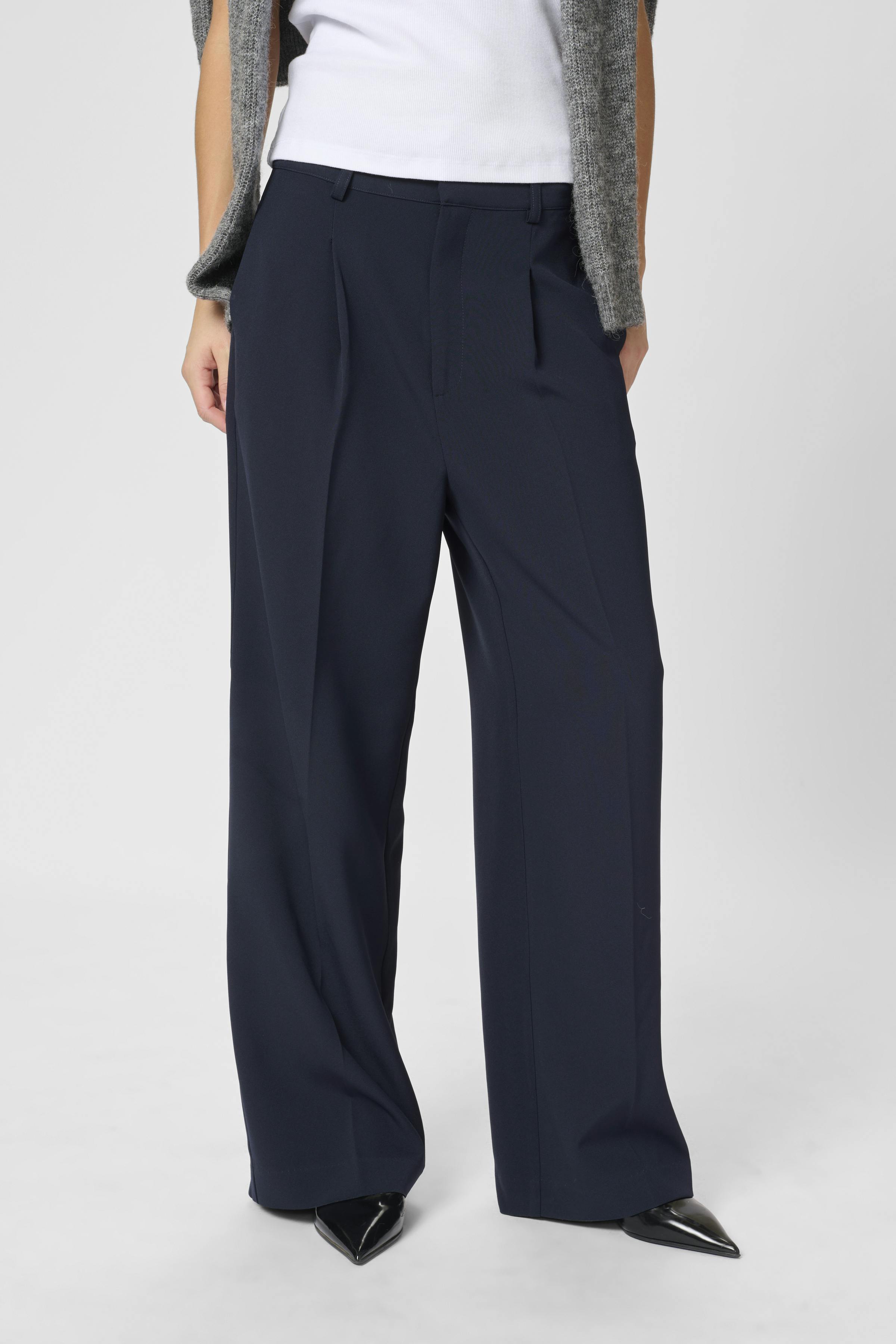 28 THE TAILORED HIGH PANT LOOKBOOK FRONT 10703971-193812