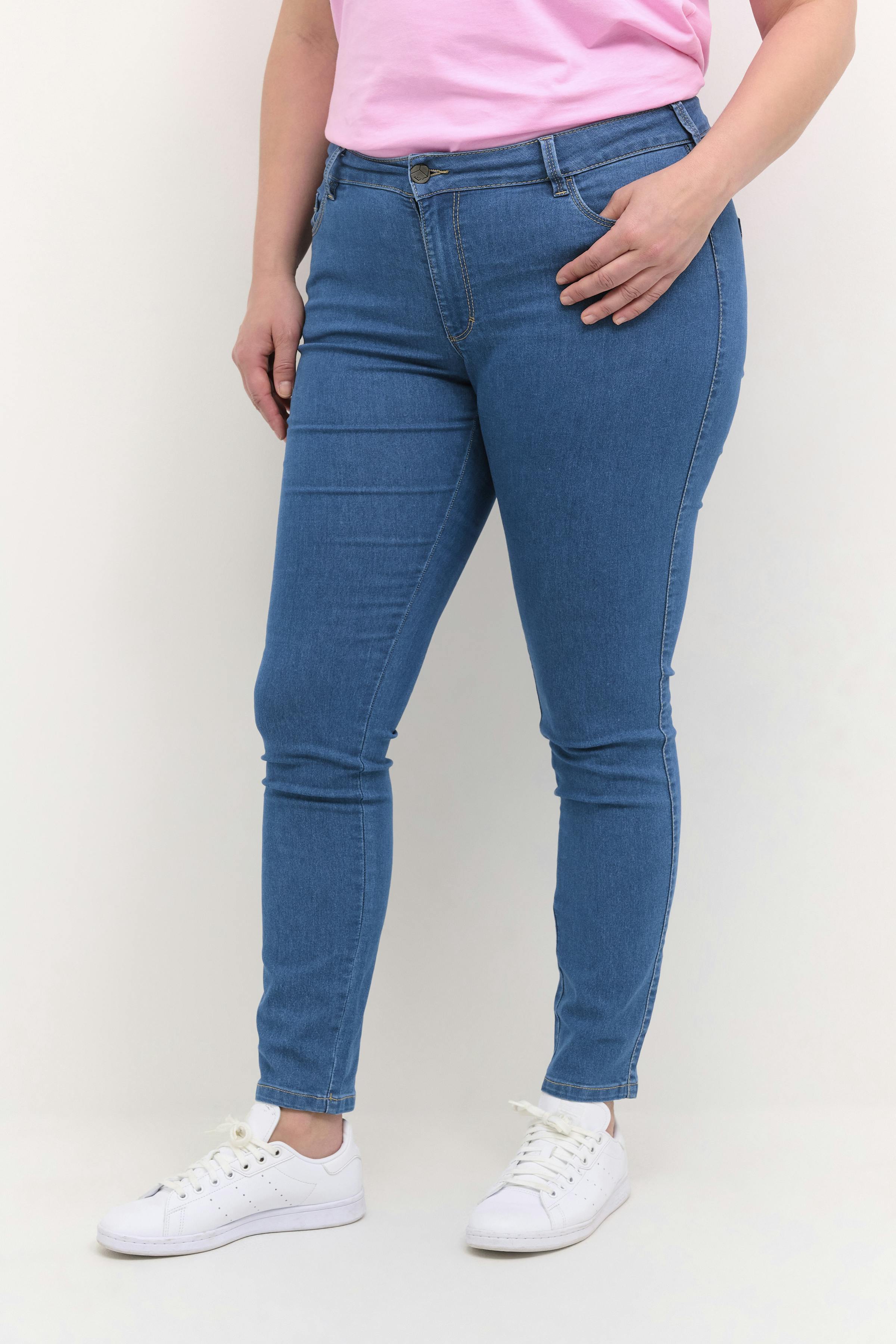 KCvicka Jeans LOOKBOOK FRONT 10581302-103758