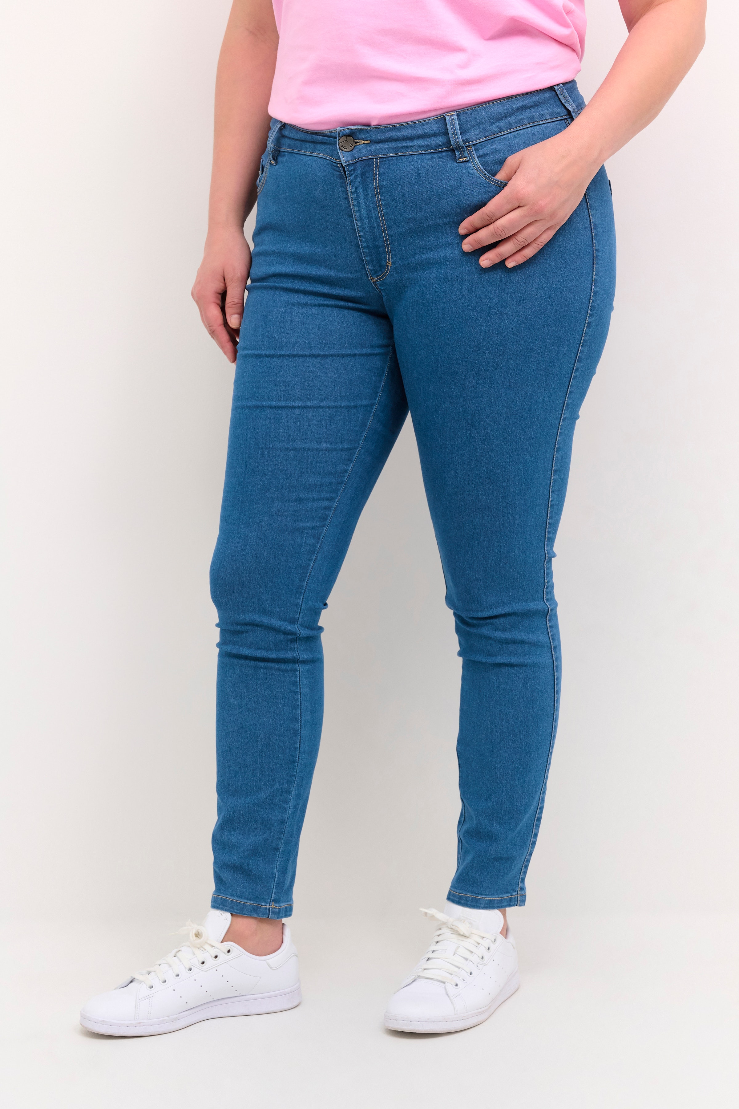 KCvicka Jeans LOOKBOOK FRONT 10581302-103758