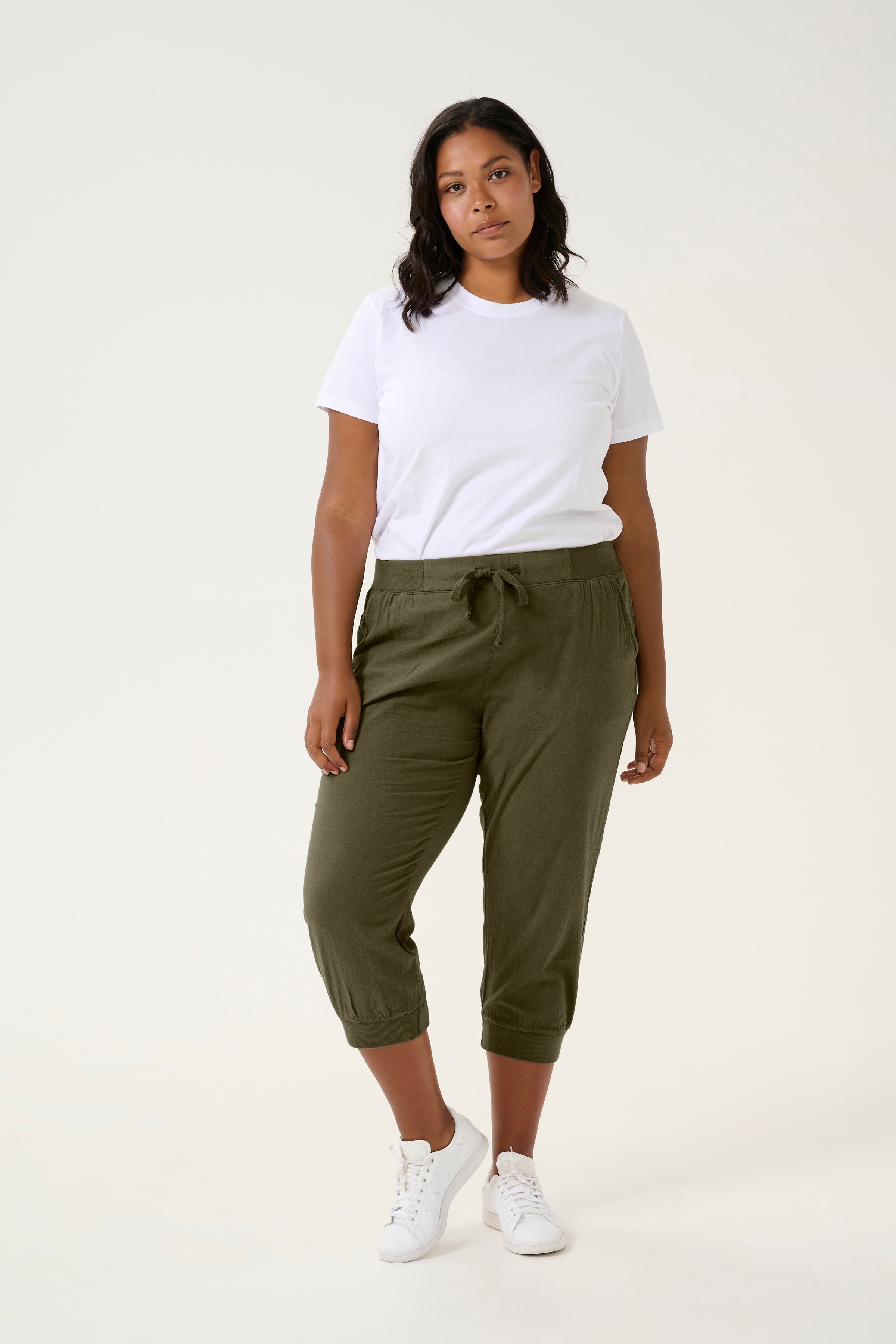 KCnana Capri pants LOOKBOOK FRONT 10580057-190511