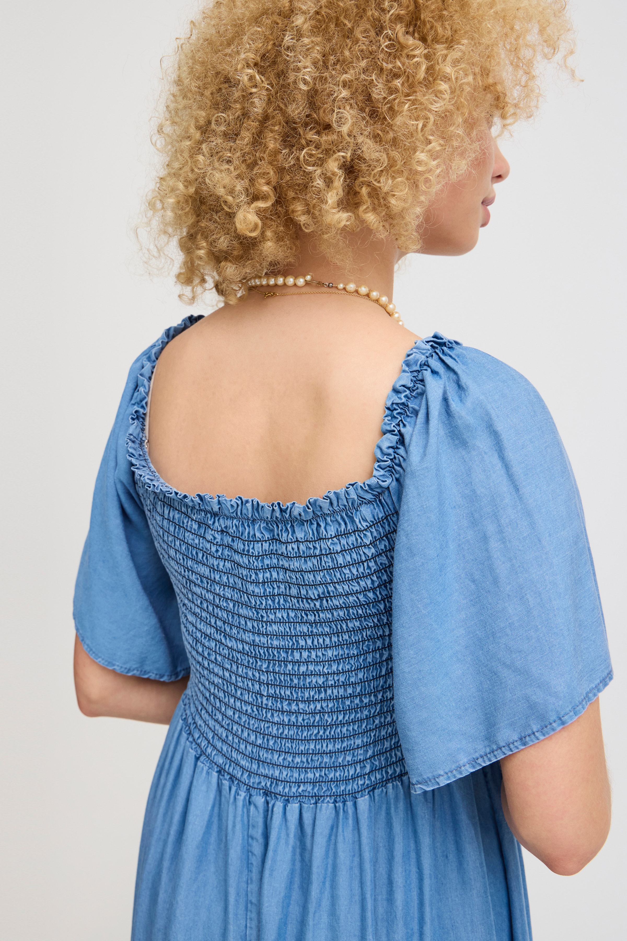 SBJARLINY Kjole LOOKBOOK DETAIL 22100616-203403
