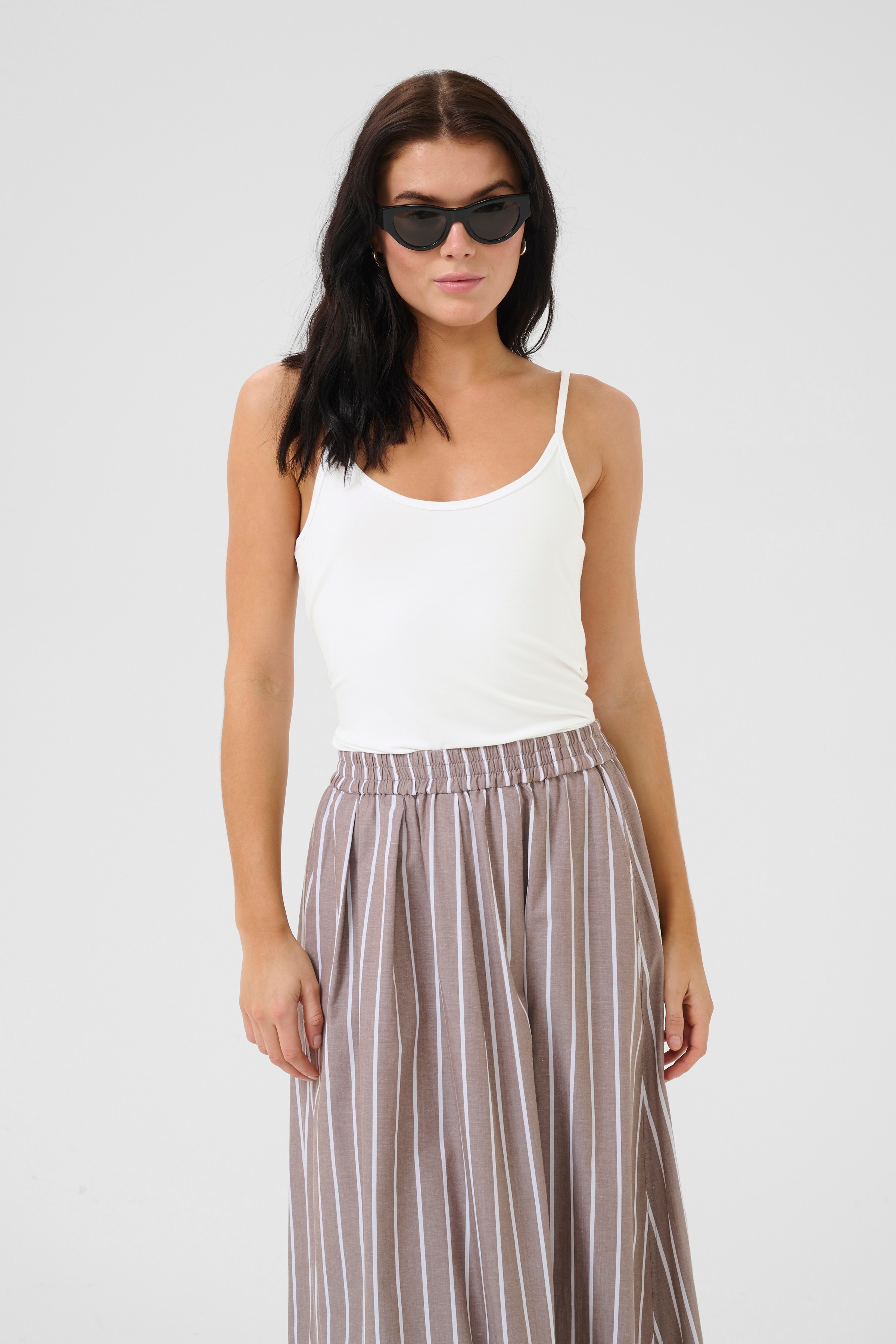 17 Top LOOKBOOK FRONT 10703599-110601