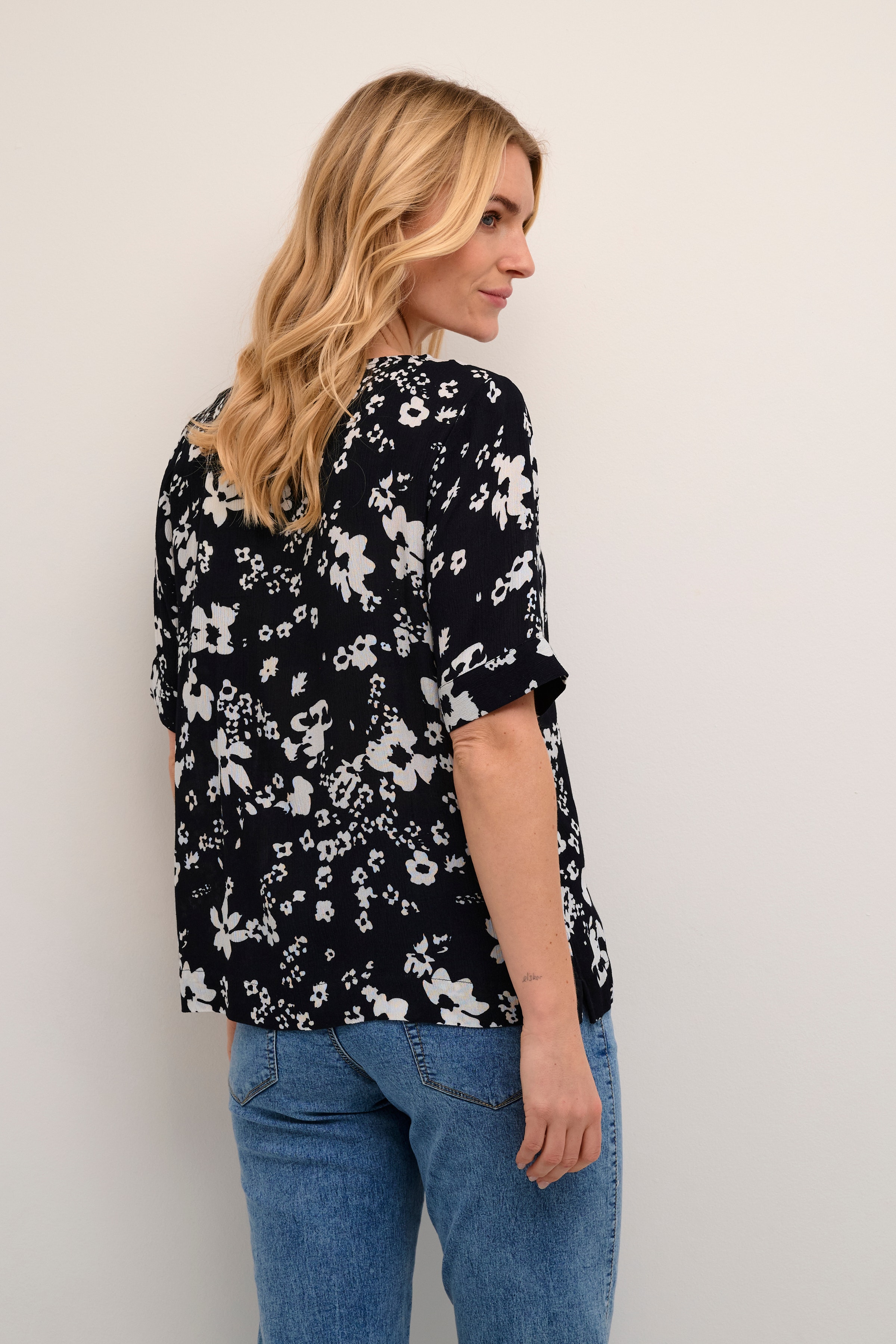 BPjoy Blouse LOOKBOOK BACK 10590418-104280B