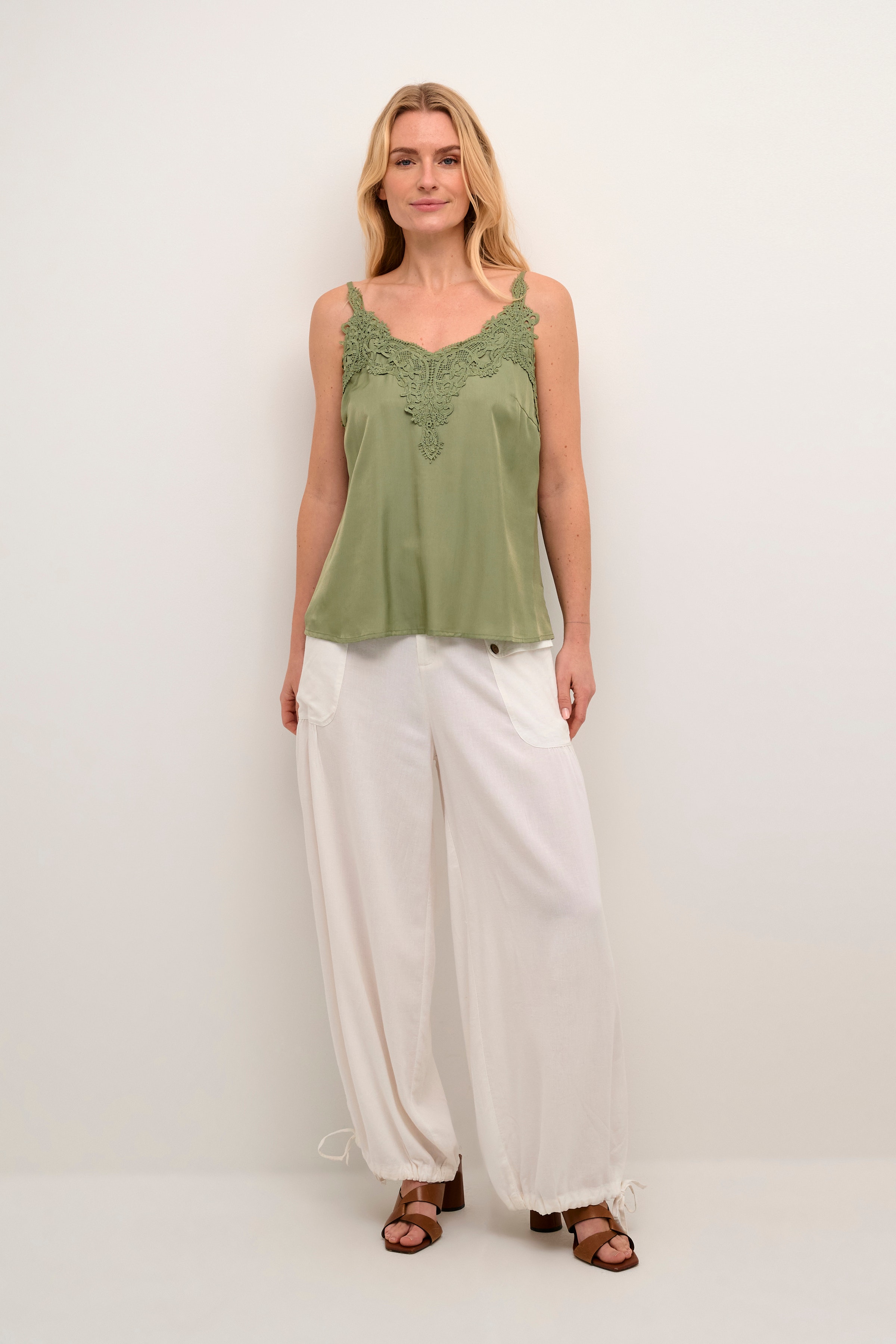 CRAnna Top LOOKBOOK FRONT 10611224-170115