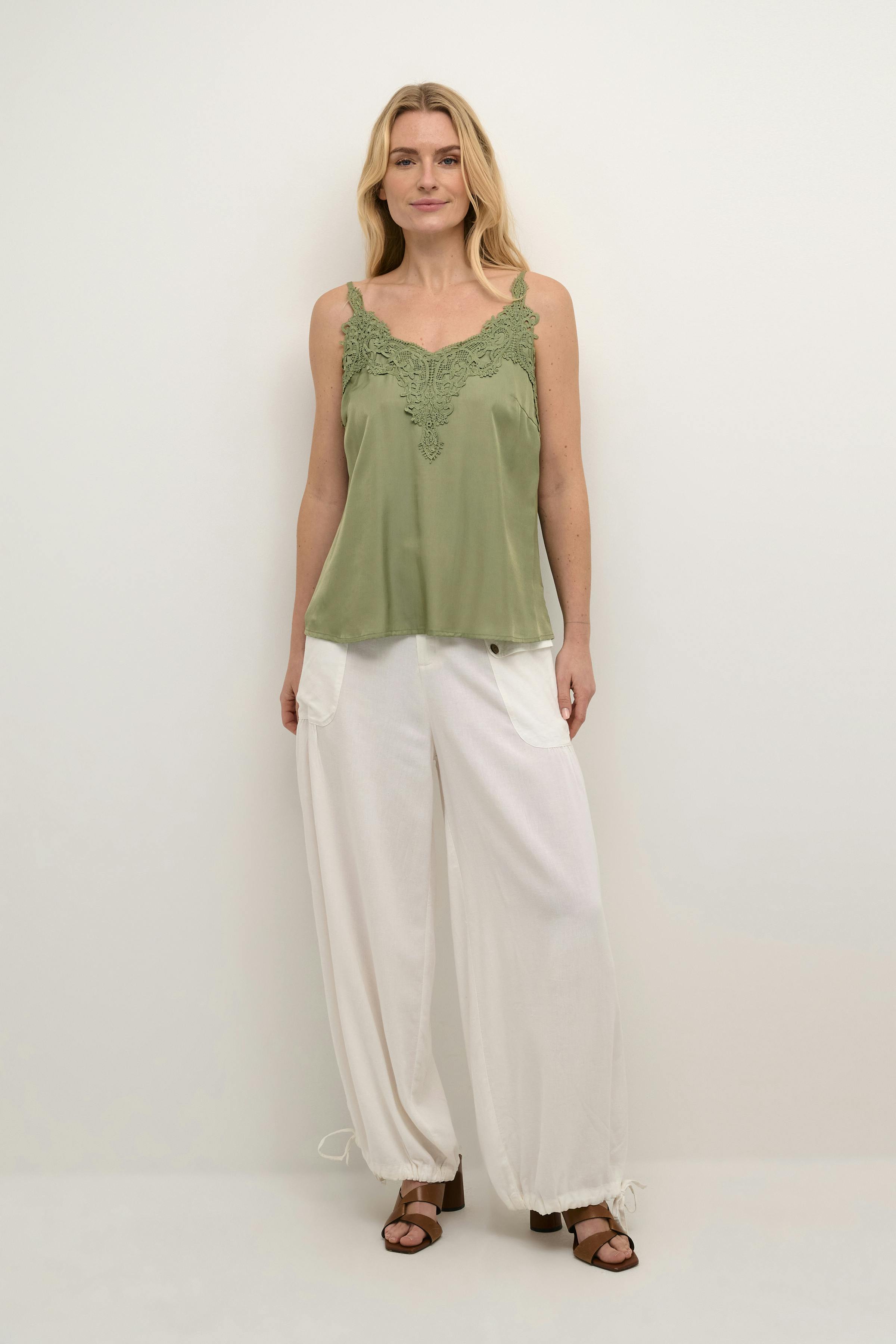 CRAnna Top LOOKBOOK FRONT 10611224-170115