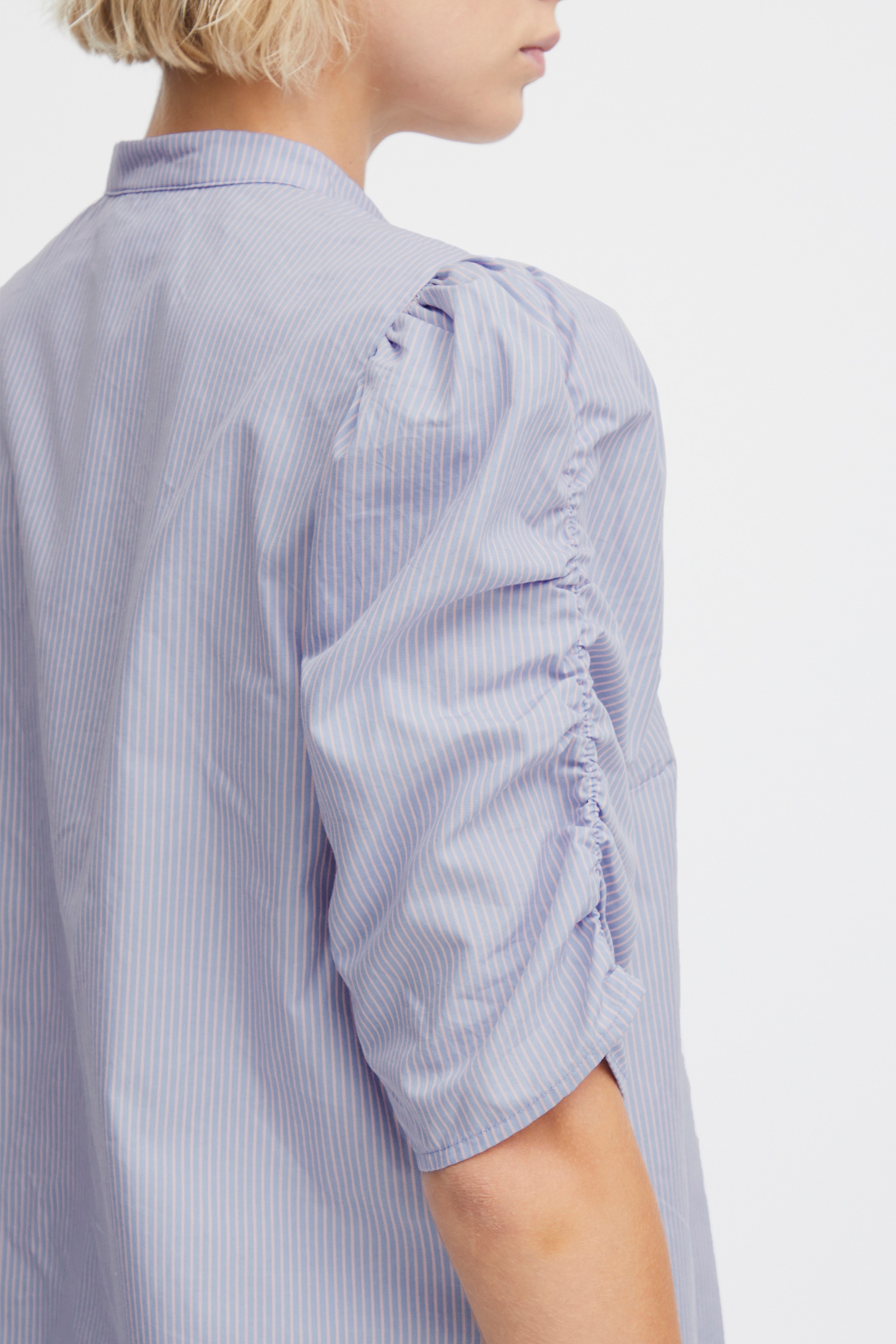 Kortermet bluse LOOKBOOK DETAIL 20121475-203299