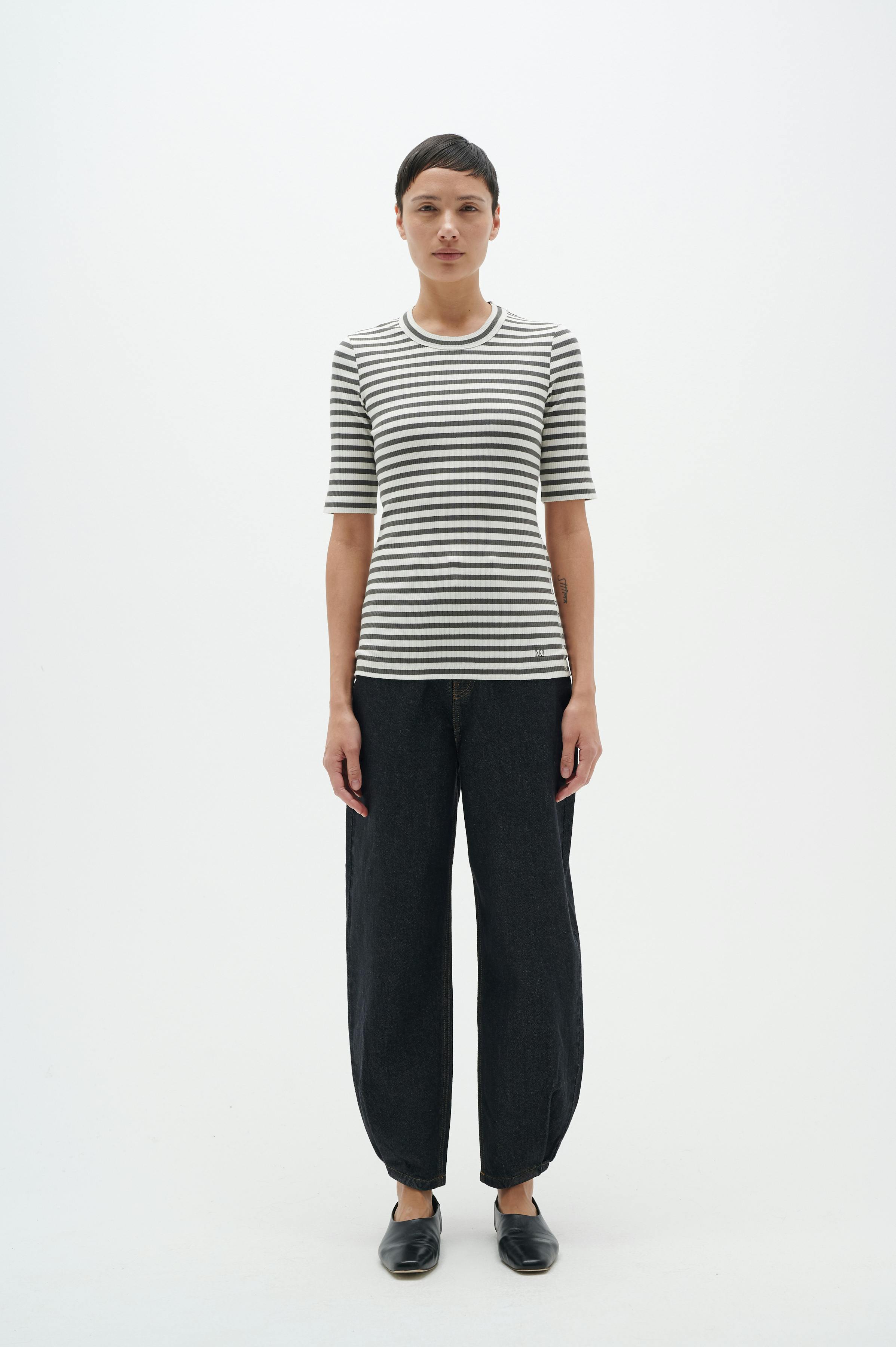 DagnaIW Striped T-shirt LOOKBOOK FRONT 30107269-302406