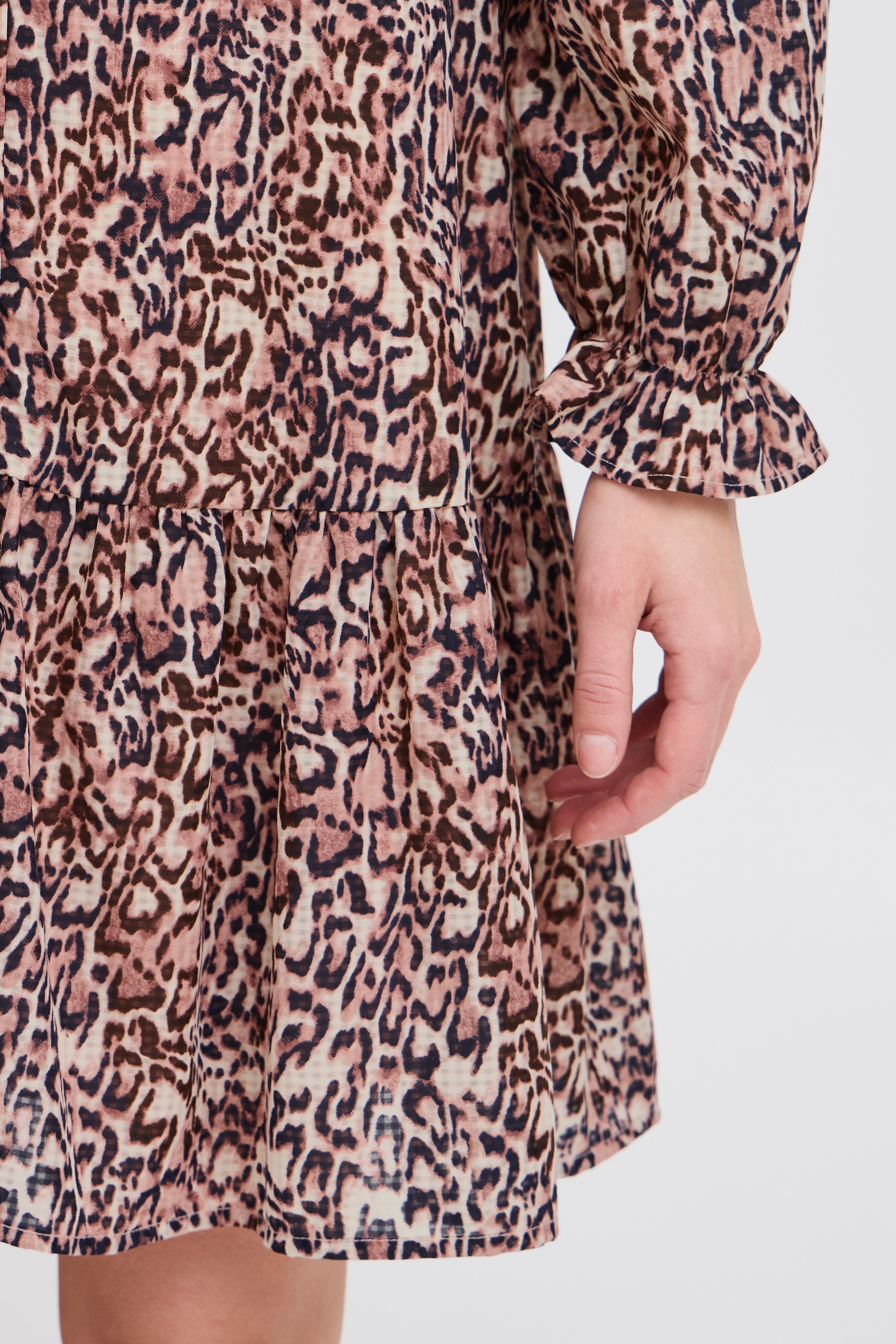 IHSAFARY Kjole LOOKBOOK DETAIL 20122344-203979
