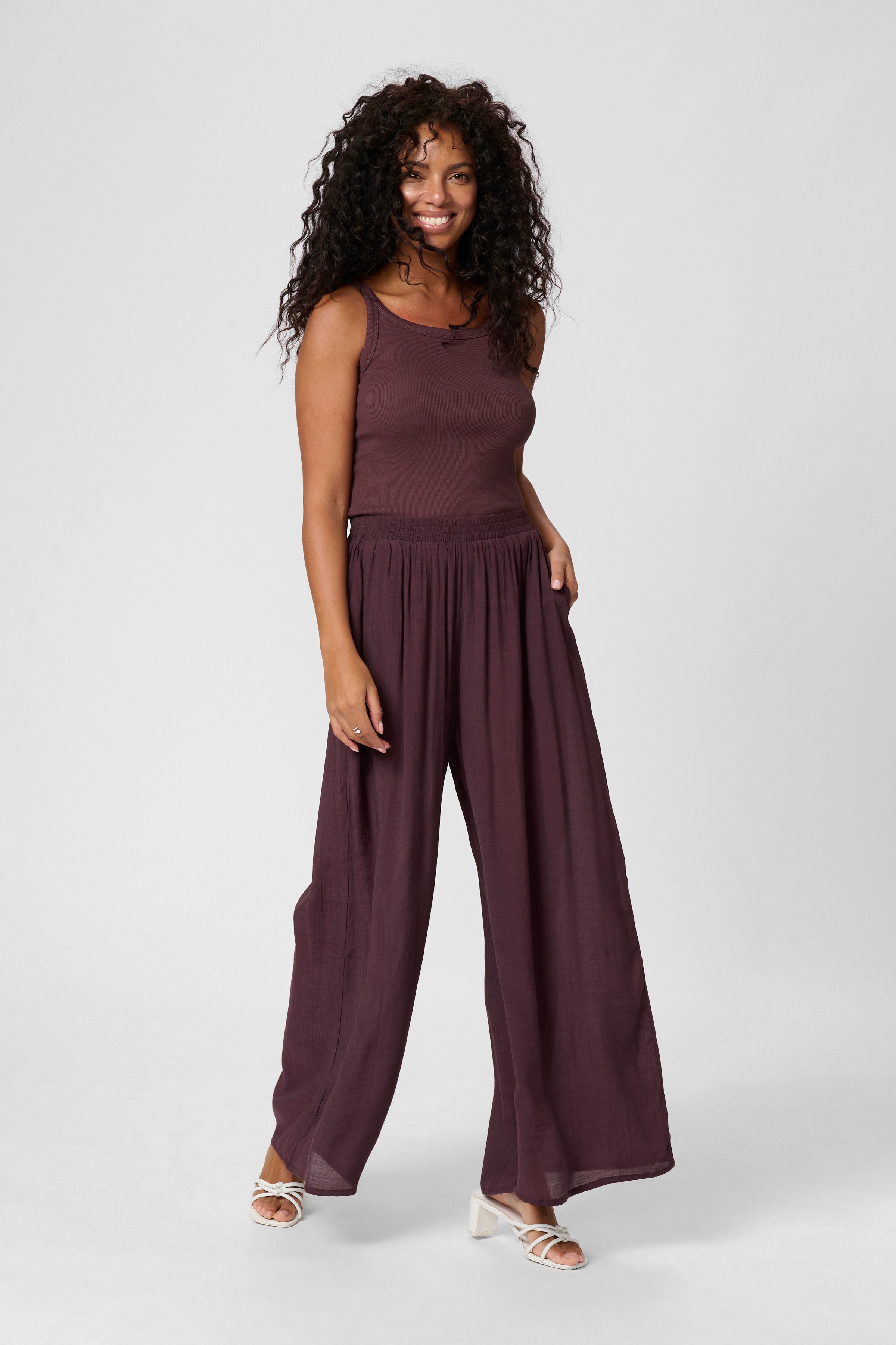 KAanja Bukser LOOKBOOK FRONT 10510070-191619