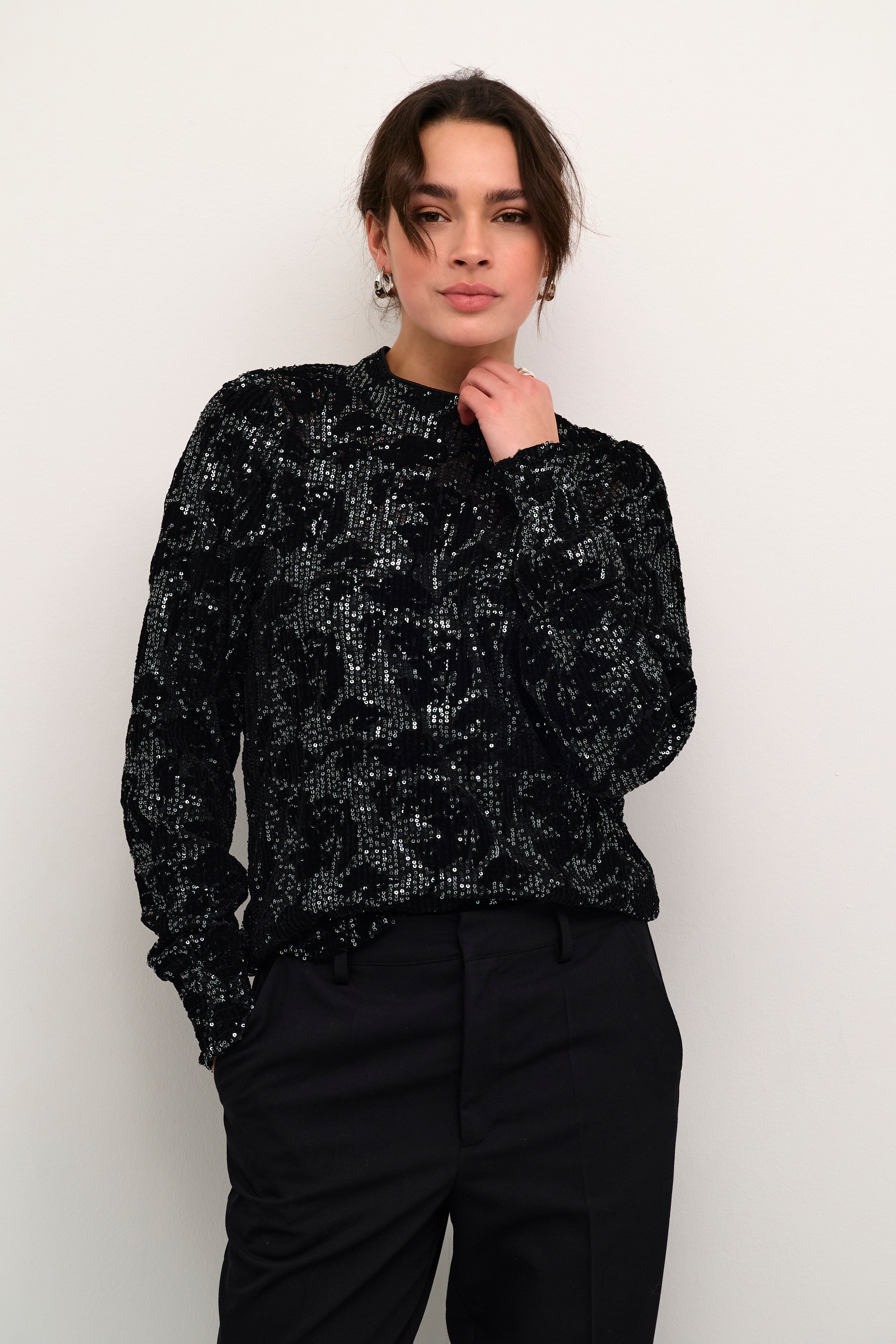 KAgrit Paljettbluse LOOKBOOK FRONT 10509290-106676