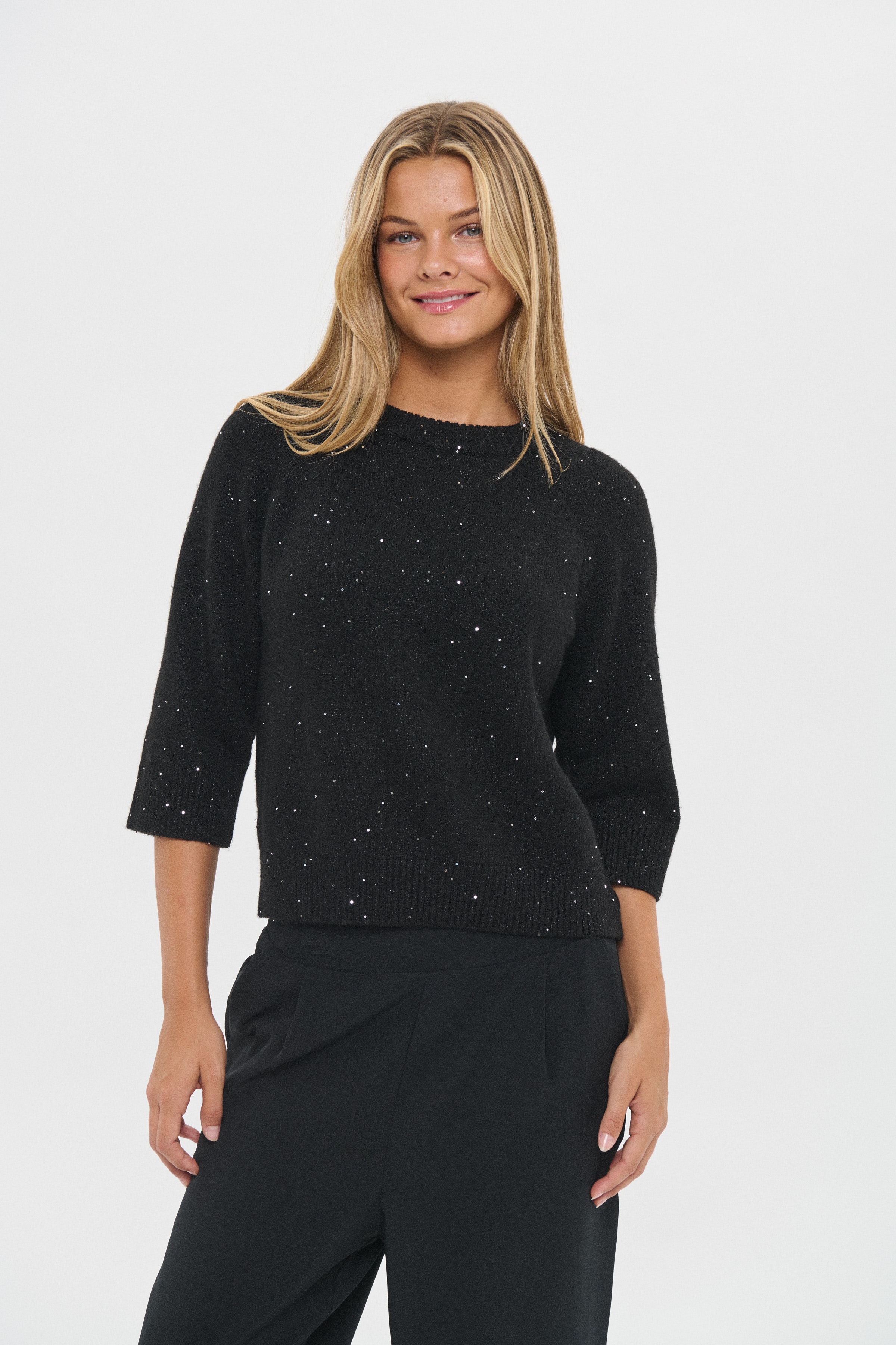 NovaSZ Pullover LOOKBOOK FRONT 30514622-193911