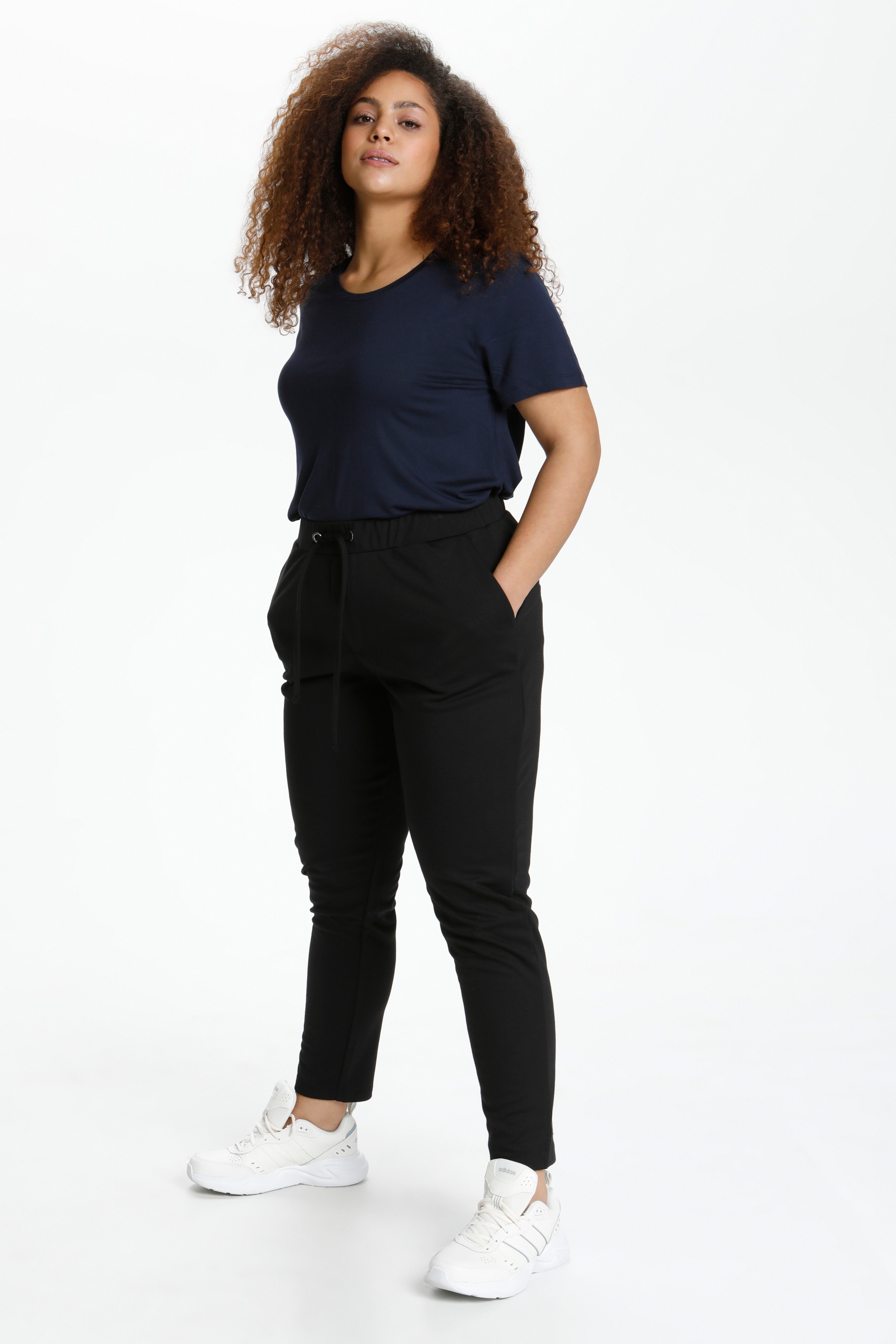 KColivia Hose LOOKBOOK FRONT 10580416-100121