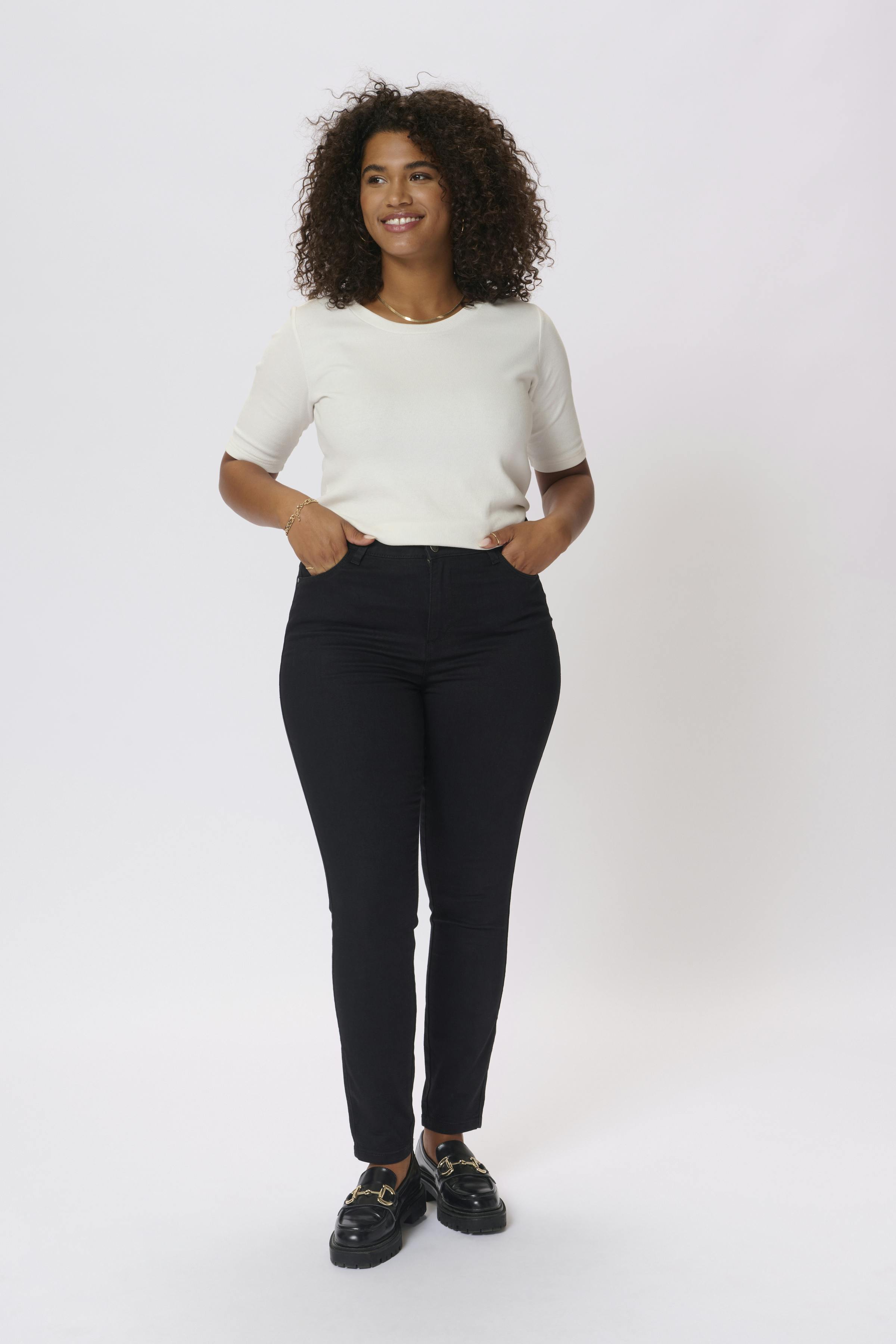 KCwilla Ida Slim Jeans LOOKBOOK FRONT 10581270-100121