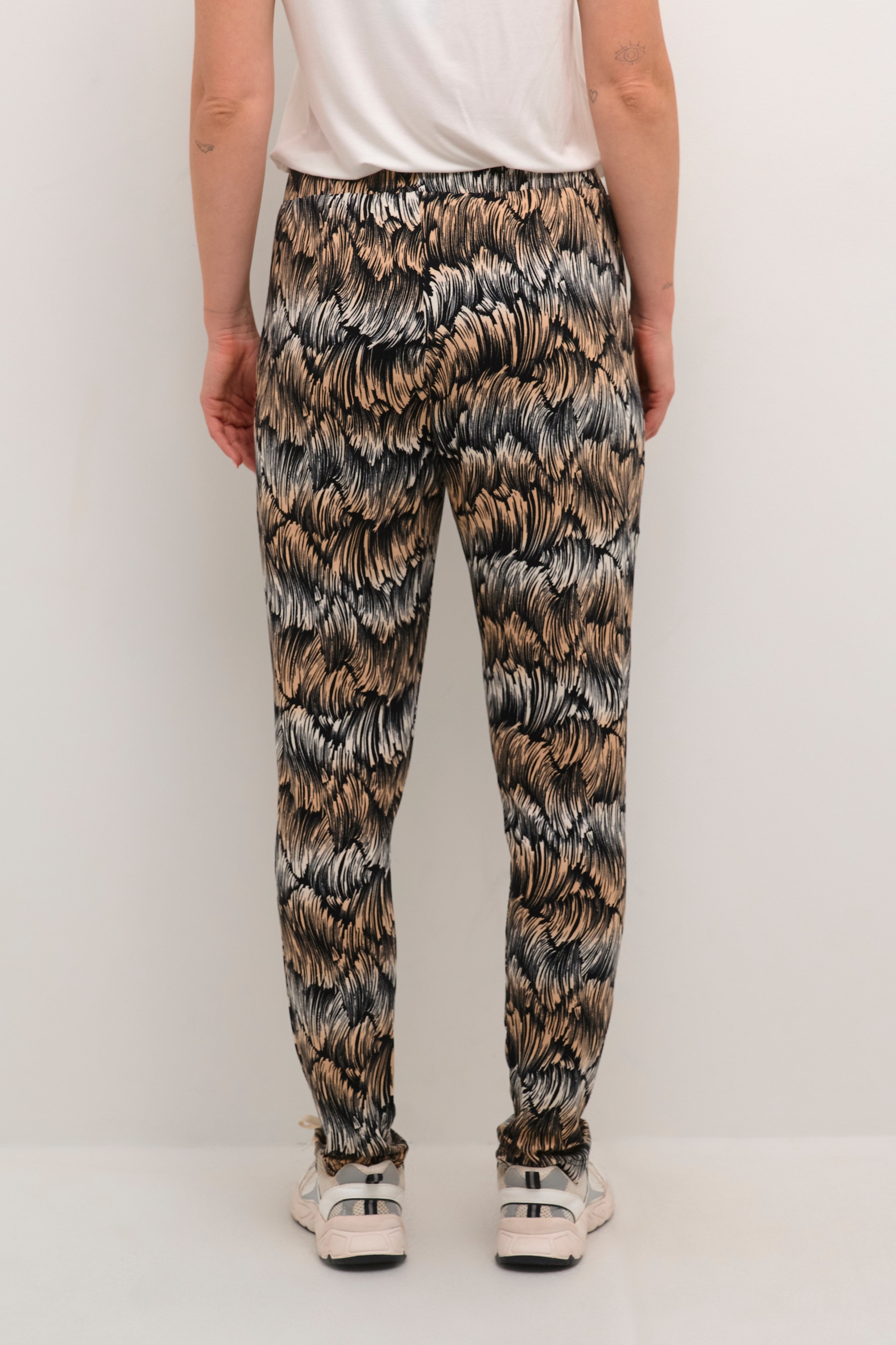 BPcara Trousers LOOKBOOK BACK 10590688-103102B