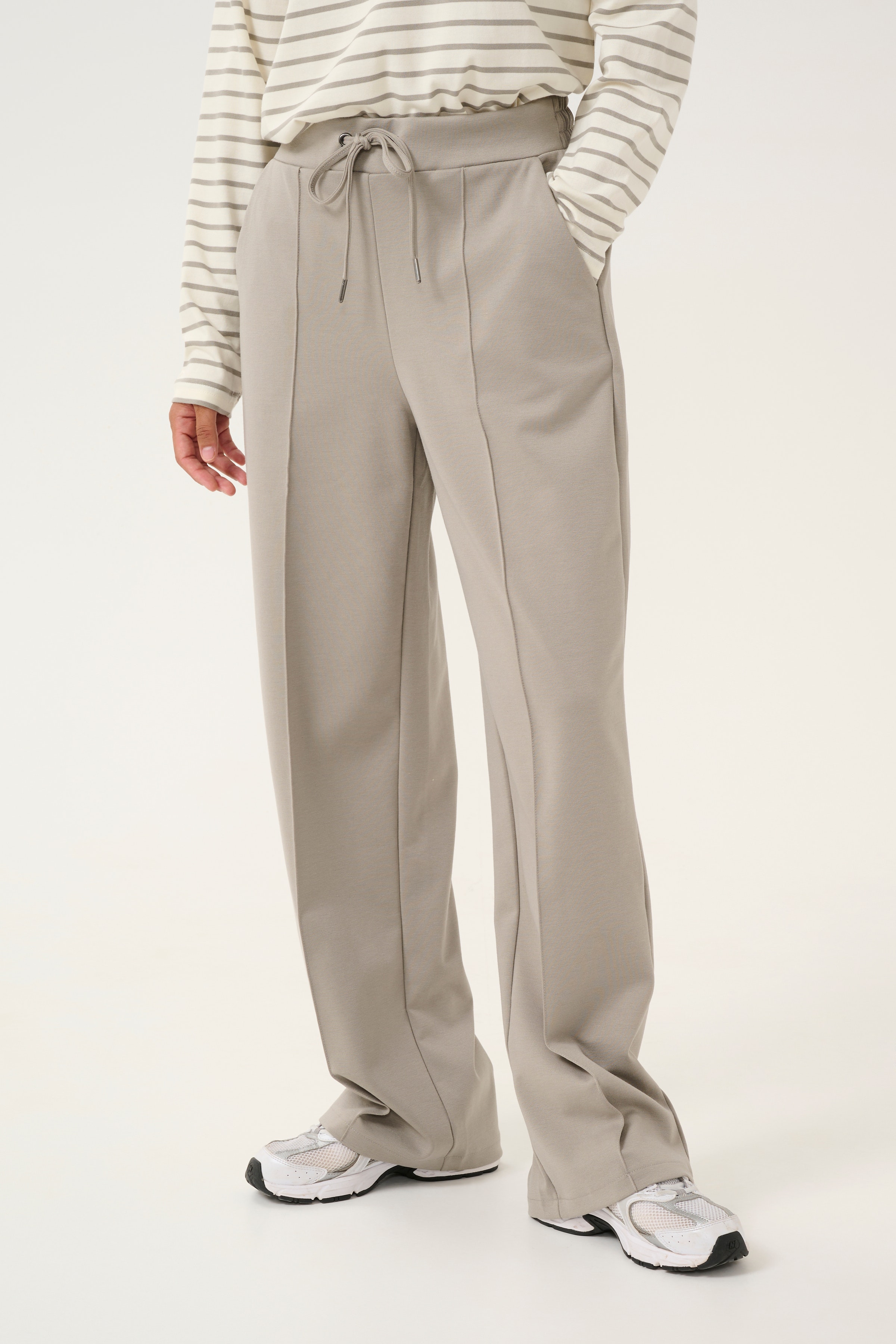 KAjenny Straight Bukser LOOKBOOK FRONT 10508621-170205