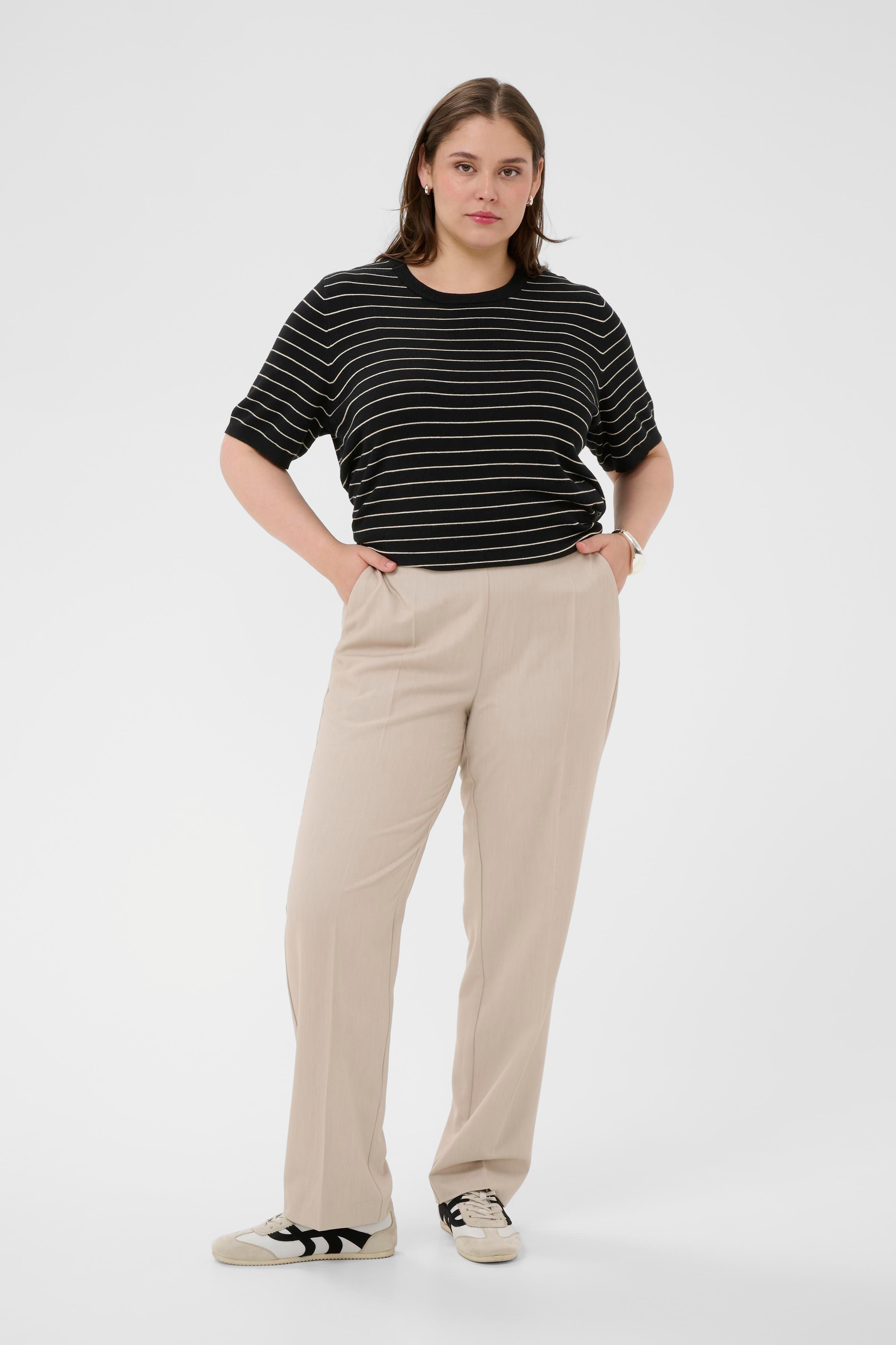 KClizzy Pullover LOOKBOOK FRONT 10582914-106685