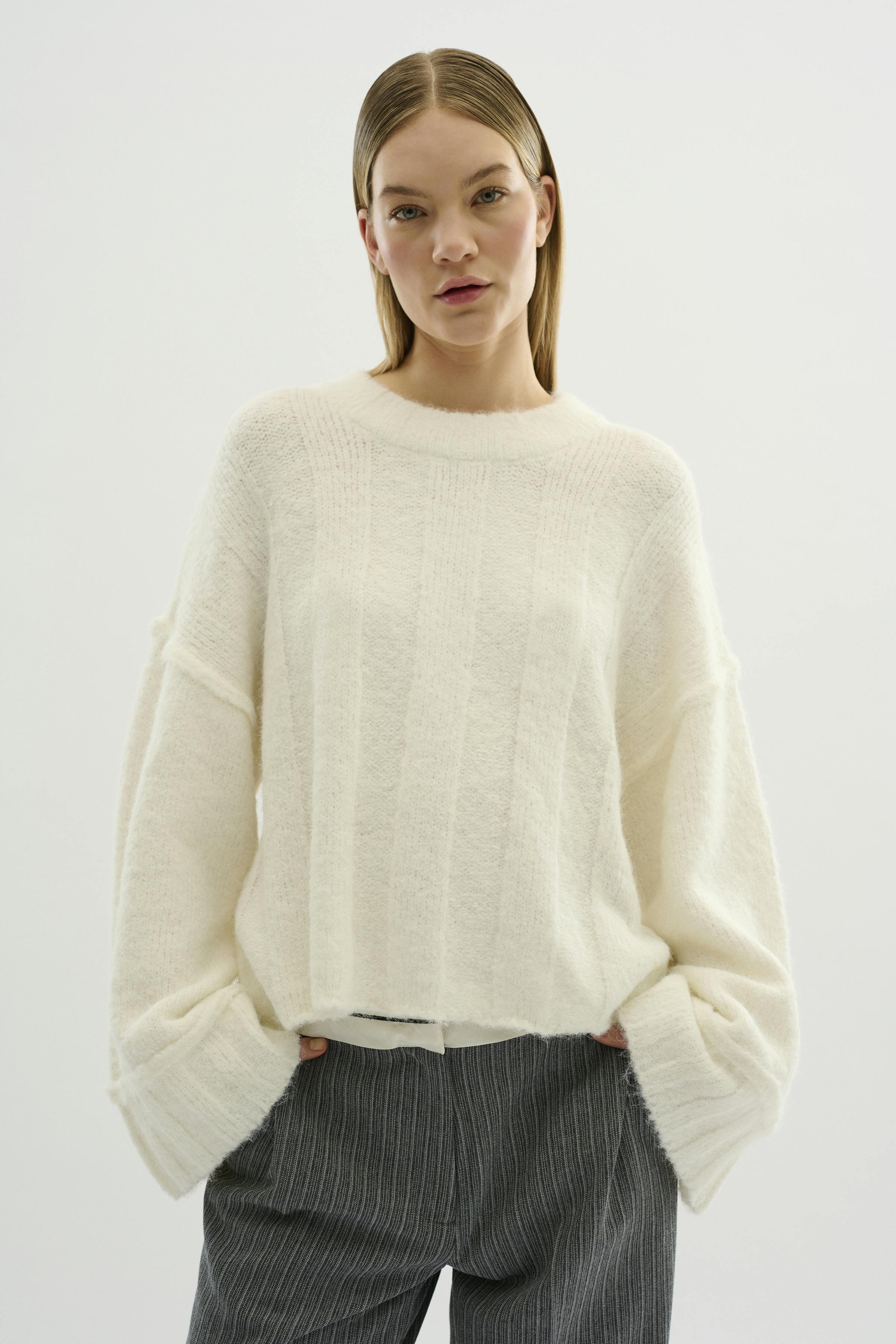 LaraKB Pullover LOOKBOOK FRONT 10104815-110103