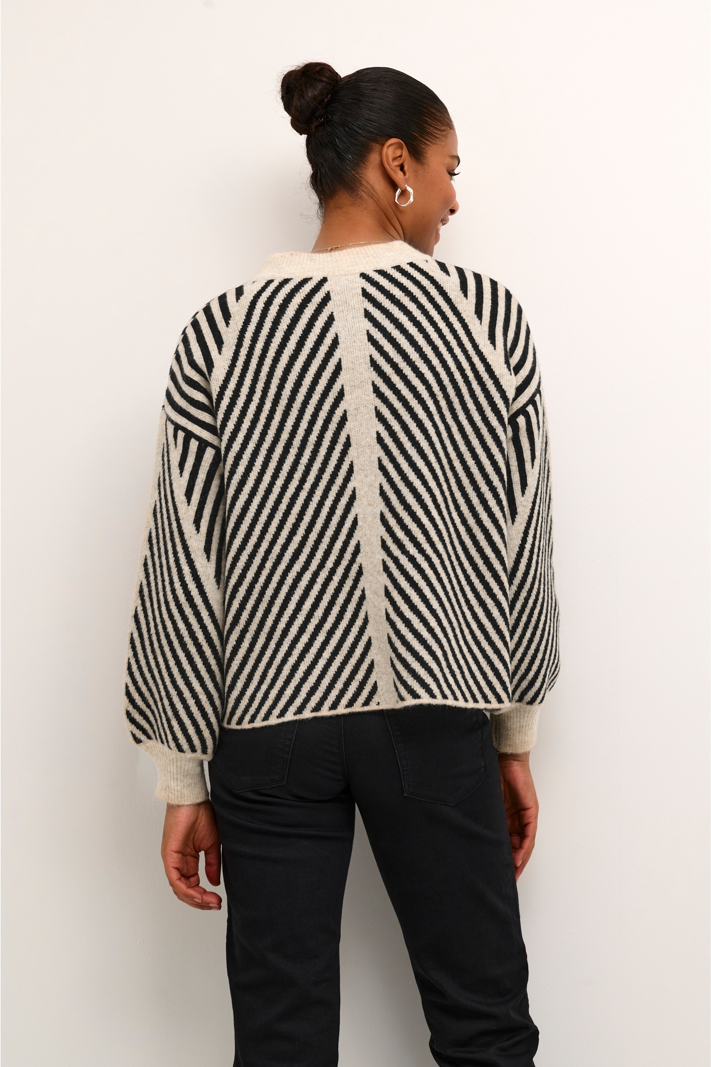 KAvera Pullover LOOKBOOK BACK 10507817-104825