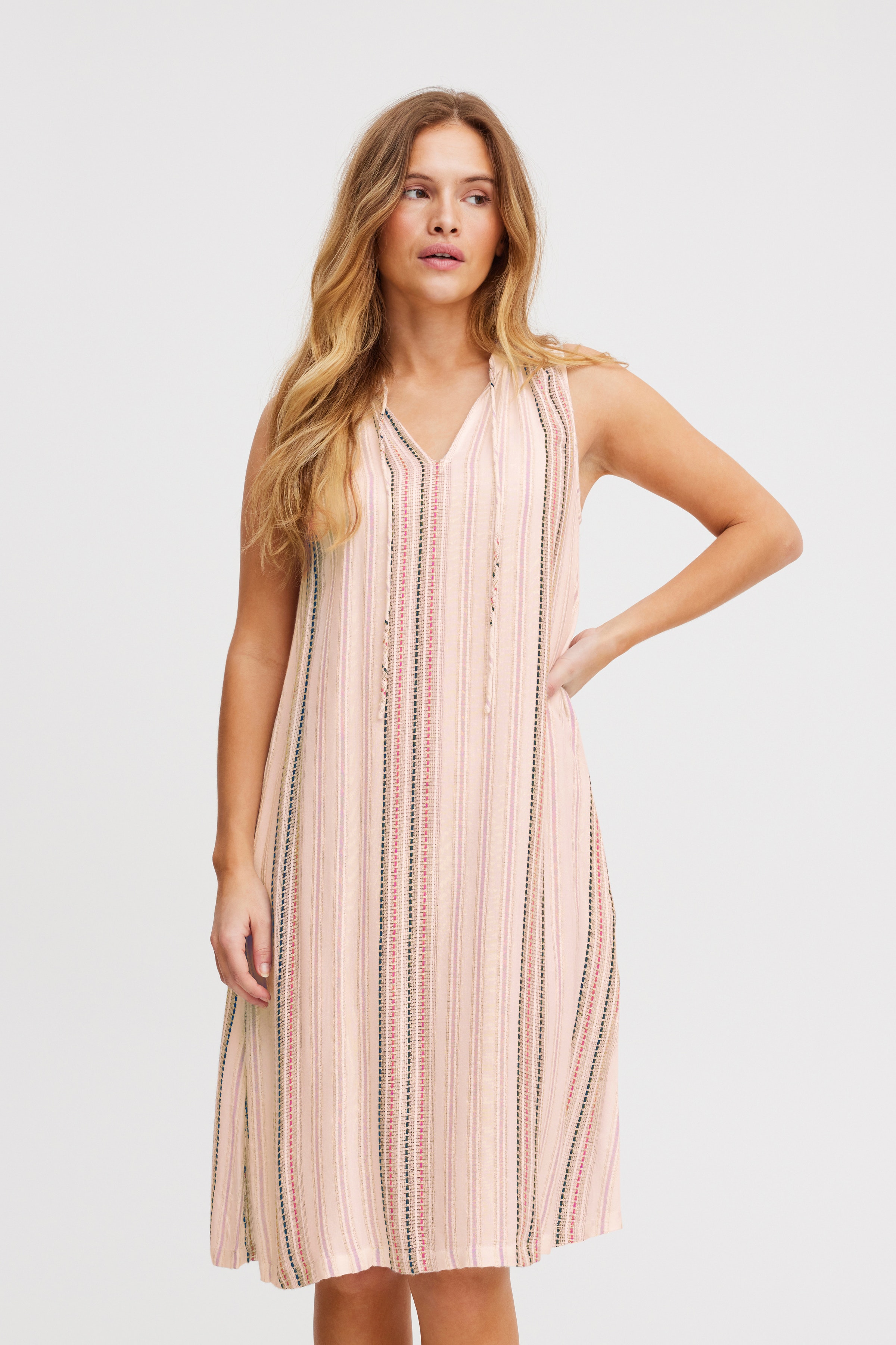 PZELIZA Kjole LOOKBOOK FRONT 50208057-203271