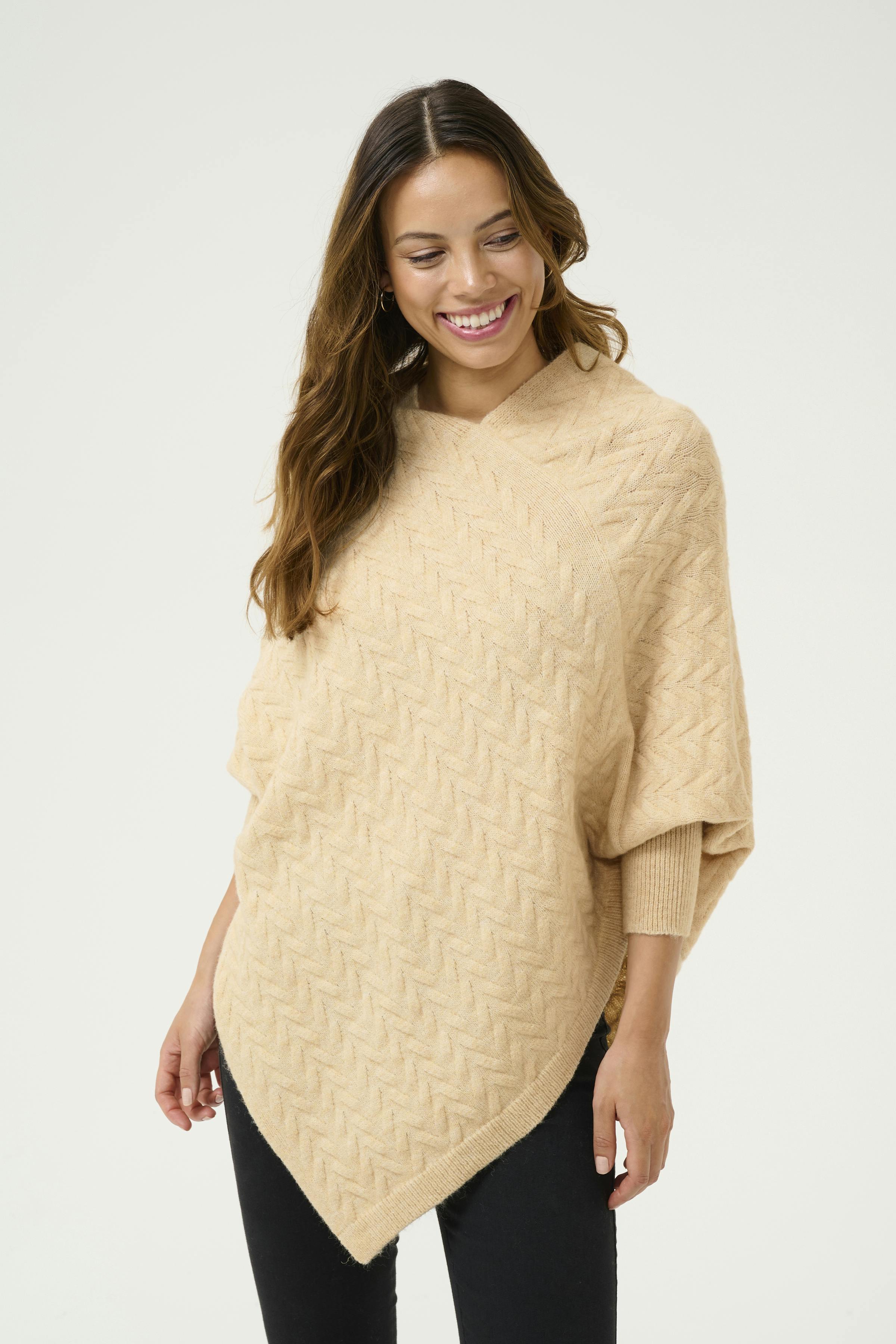 KAvinnie Poncho LOOKBOOK FRONT 10509861-1311061