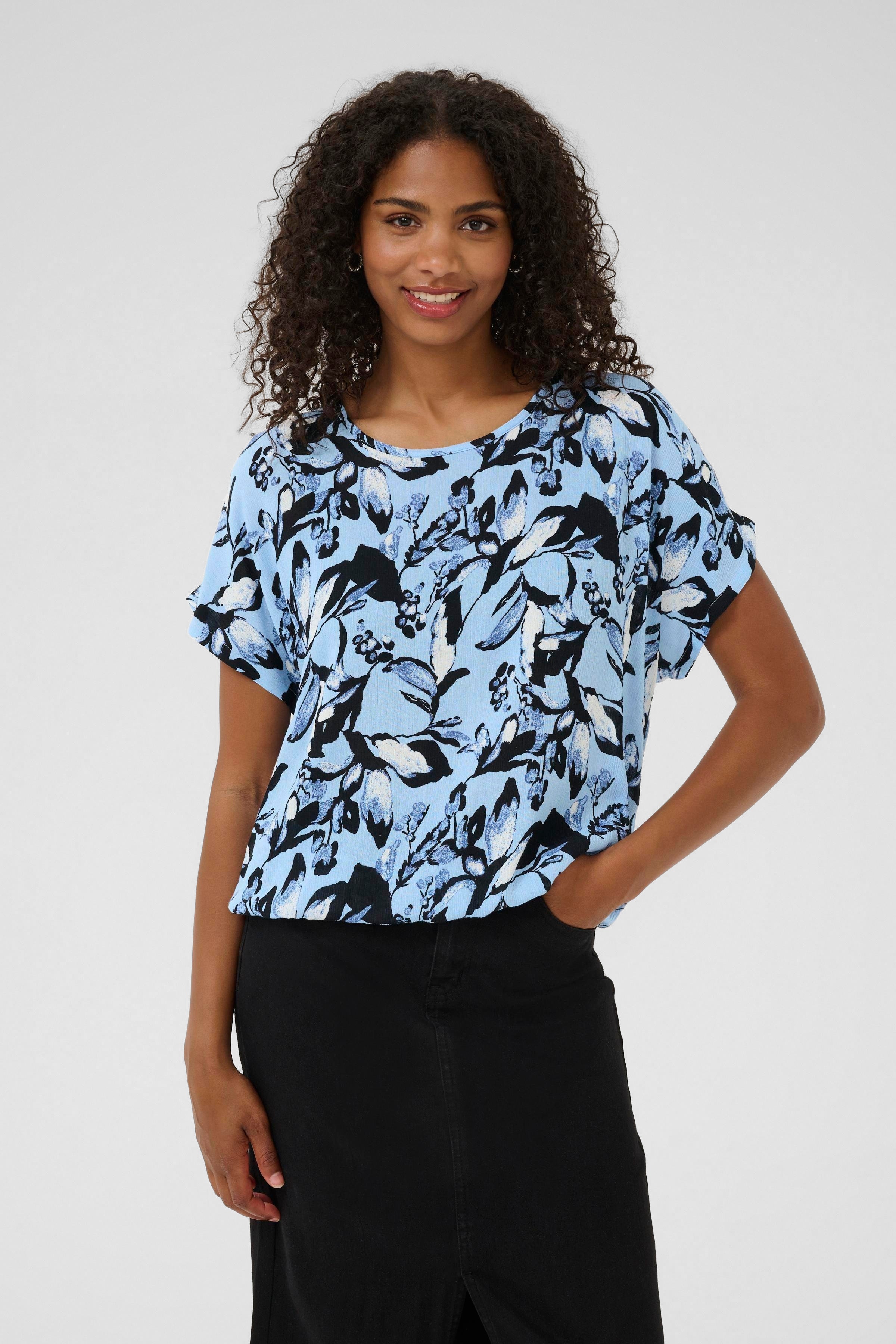 KAamber Bluse LOOKBOOK FRONT 10508257-107938