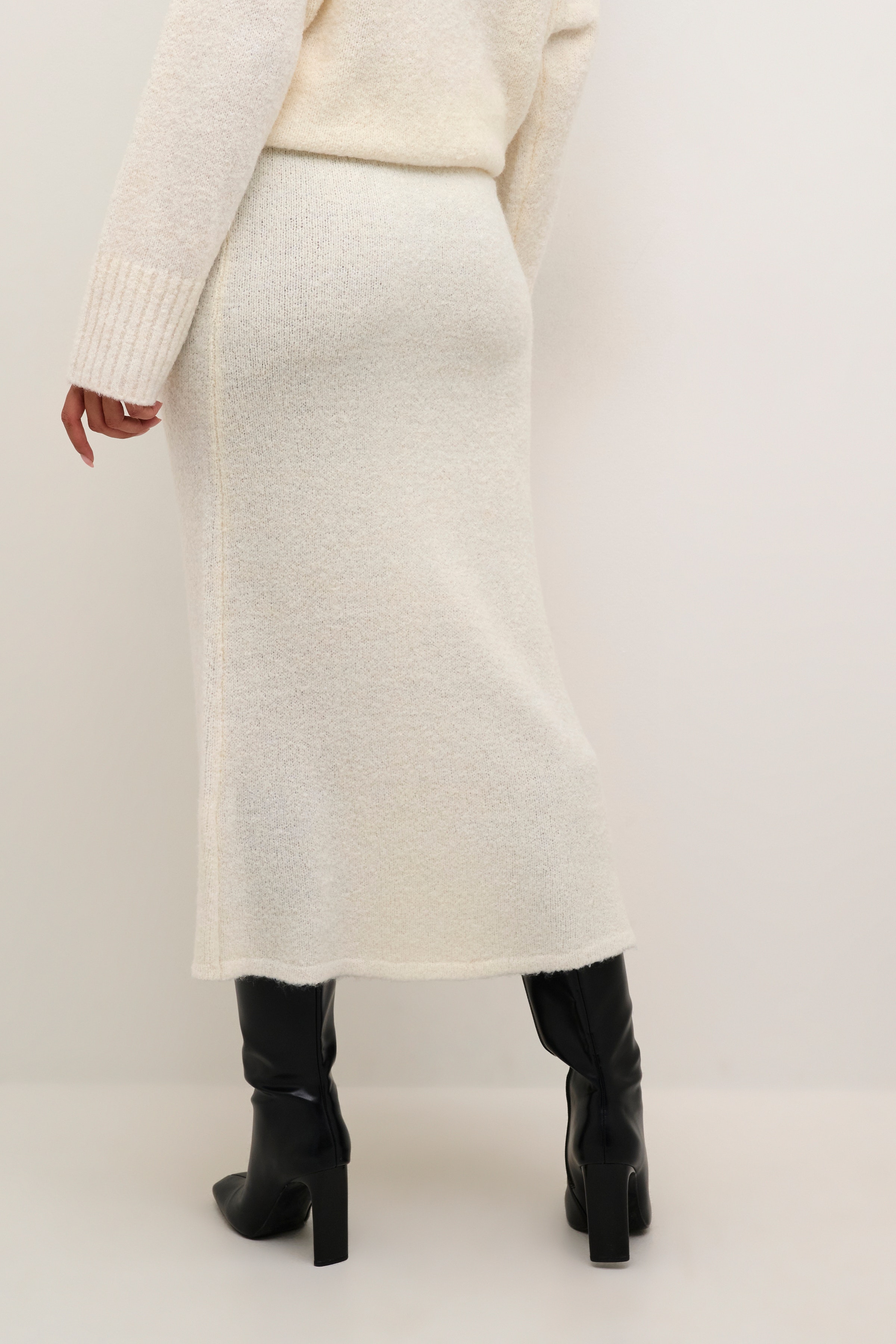 KAmanu Skjørt LOOKBOOK BACK 10509156-110602