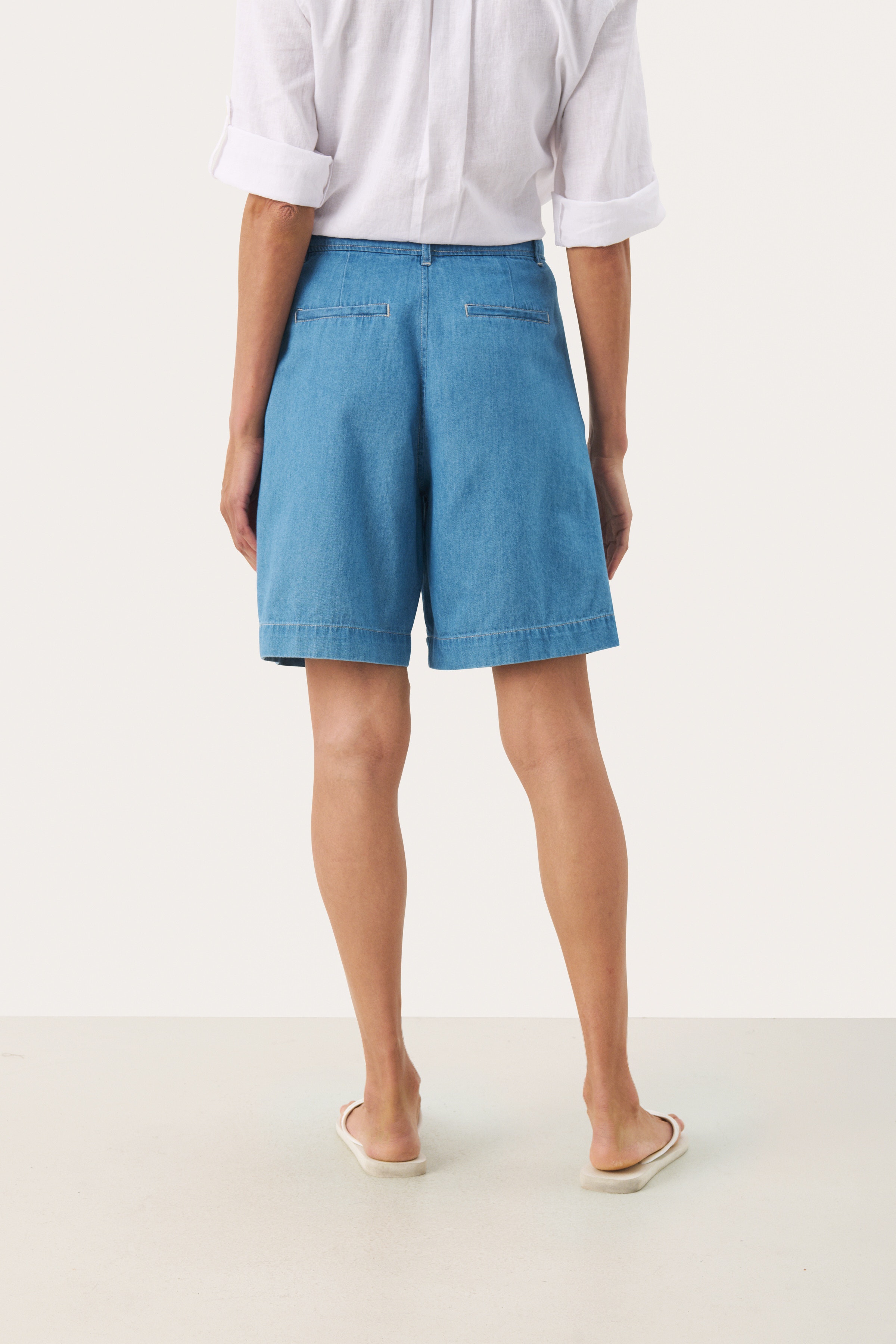 ReginaPW Shorts LOOKBOOK BACK 30309641-300155