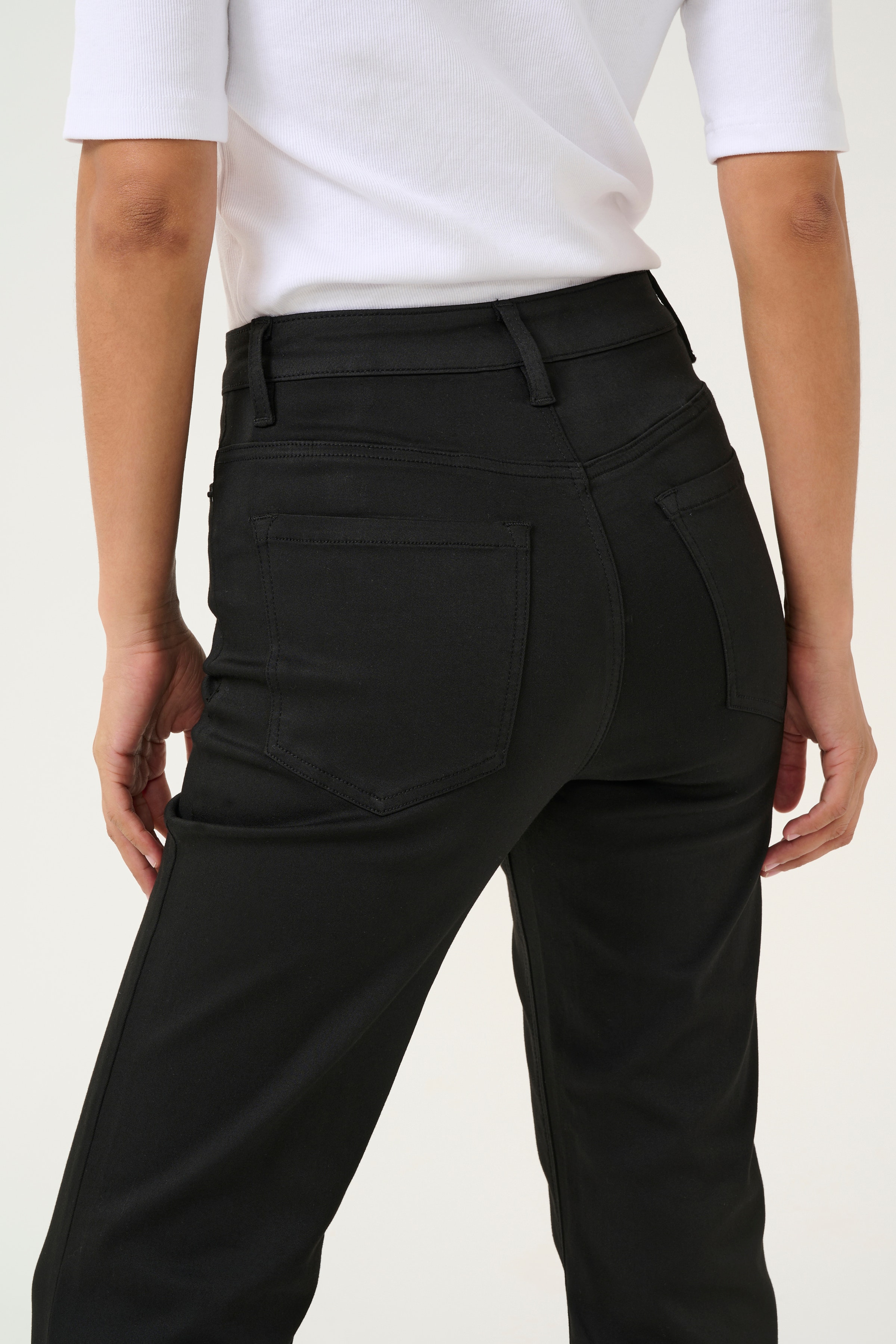 KAdima Flared Jeans LOOKBOOK DETAIL 10509432-100121