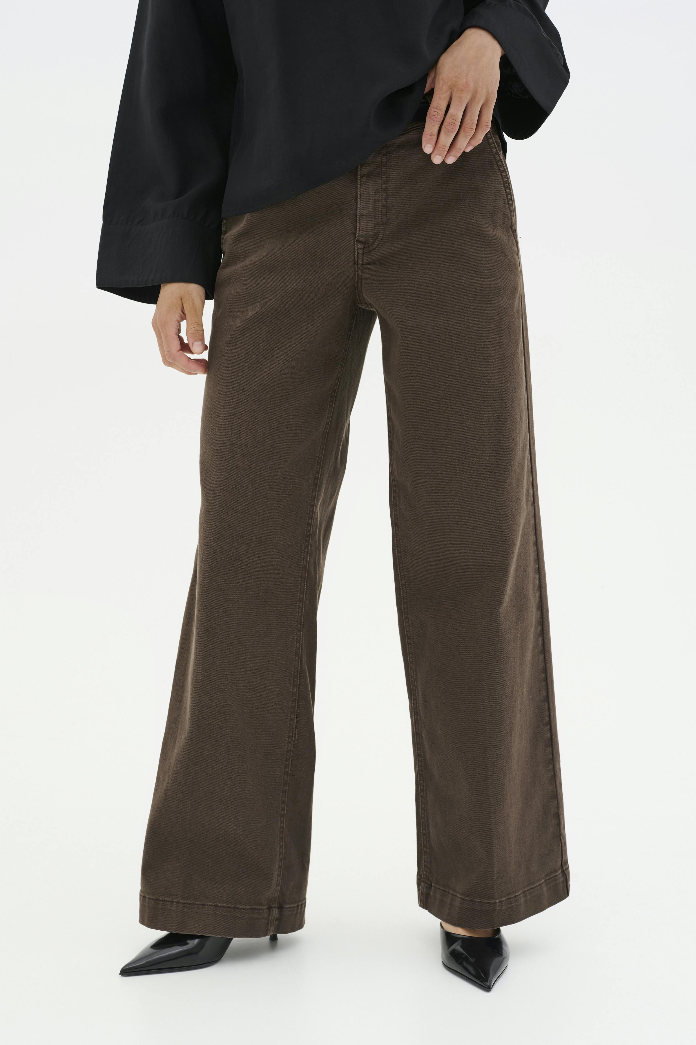 LaraMW Trousers LOOKBOOK FRONT 10704376-106612