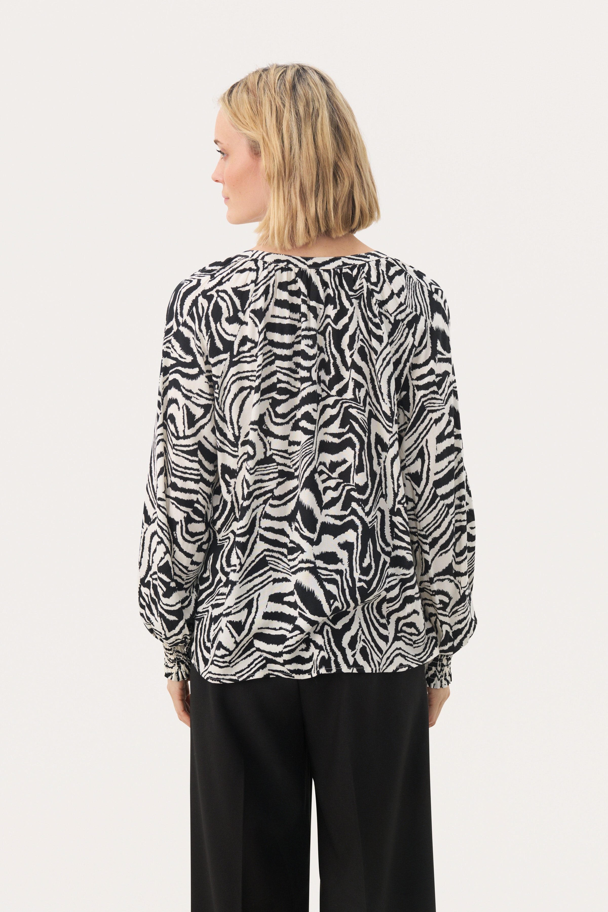 TenniePW Blouse LOOKBOOK BACK 30309550-304011
